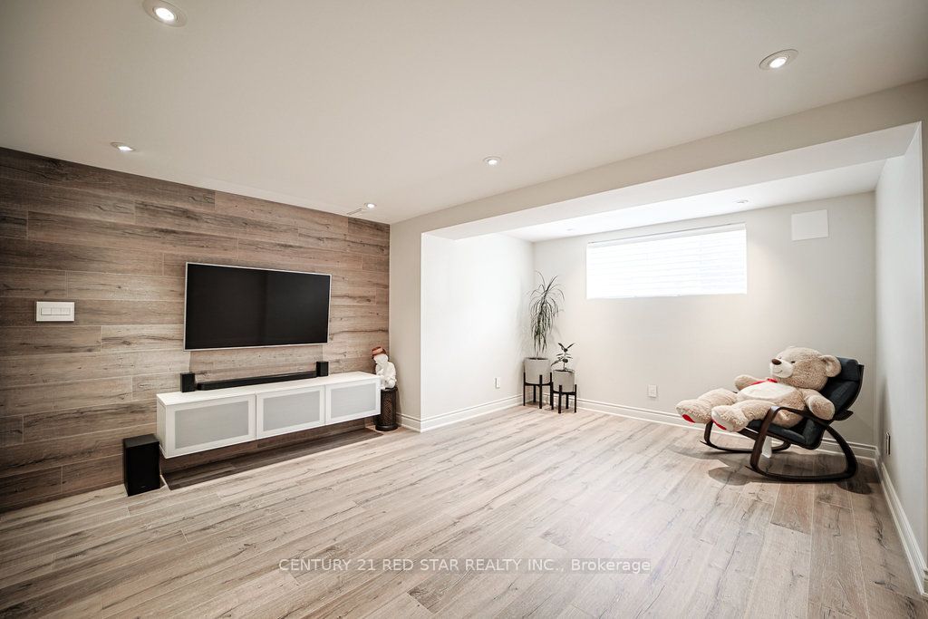 35 Stanton Avenue Property Photo 38