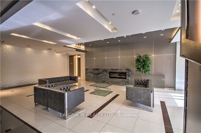 7165 Yonge Street Ph305 Property Photo 3
