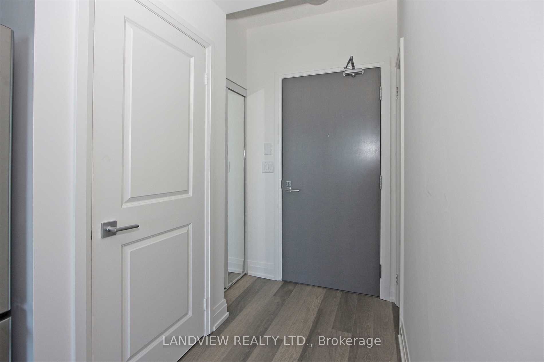 7165 Yonge Street Ph305 Property Photo 4