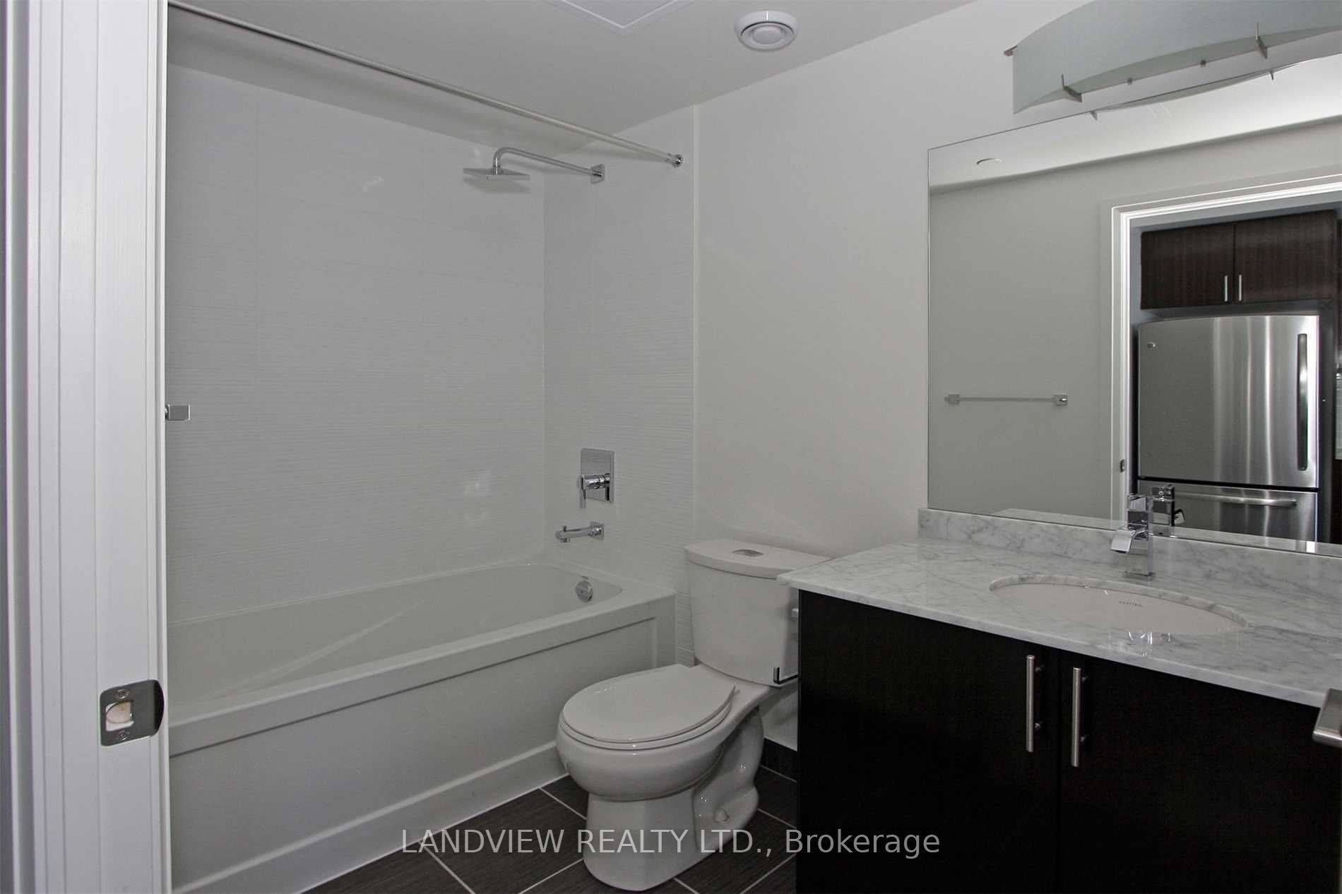 7165 Yonge Street Ph305 Property Photo 8