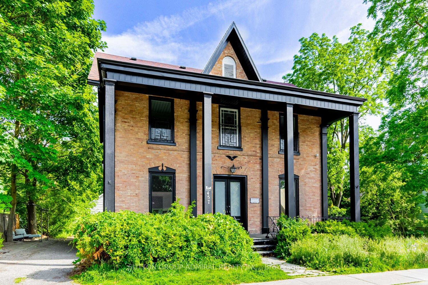 #1 - 457 D'arcy Street Property Photo 1