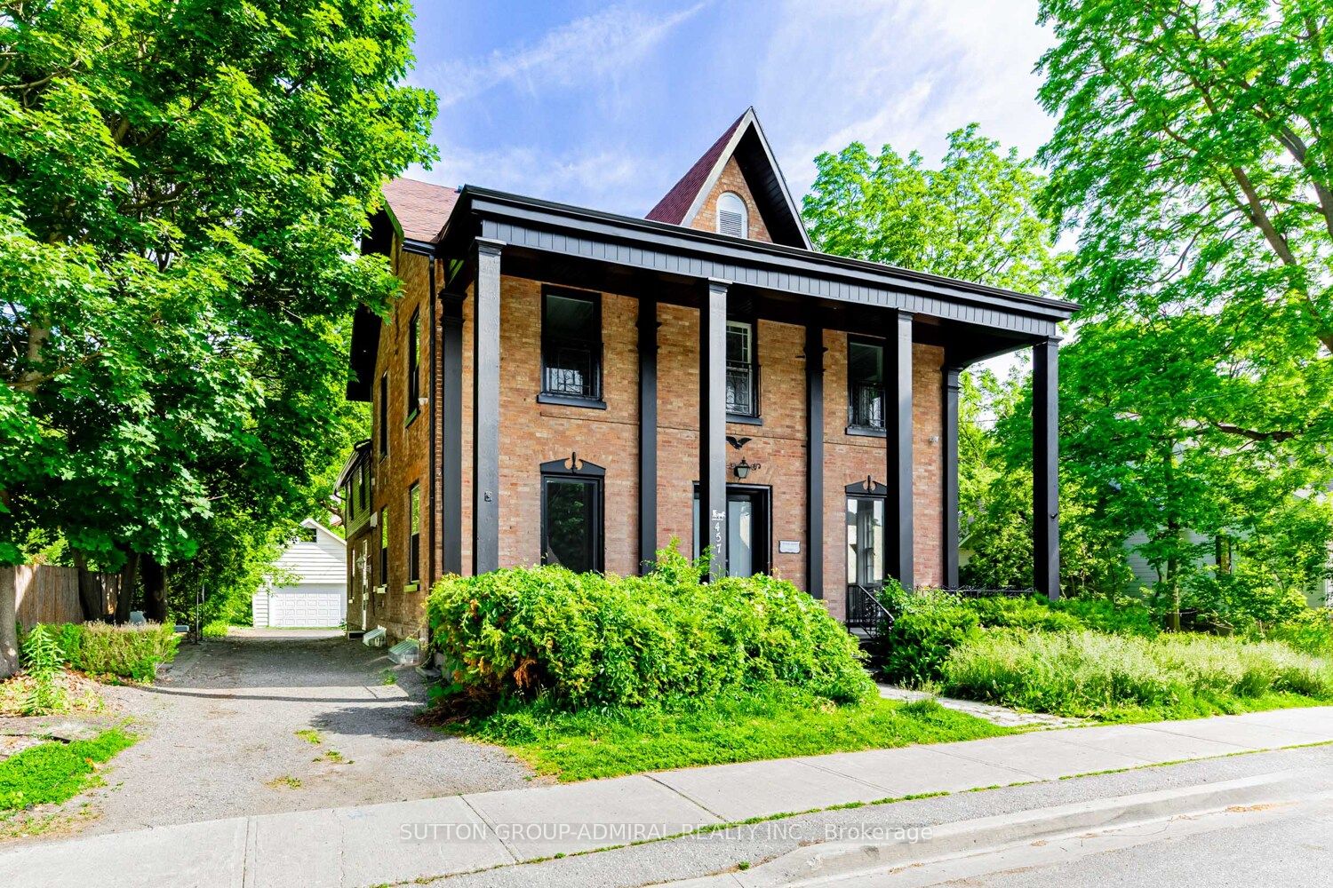 #1 - 457 D'arcy Street Property Photo 3