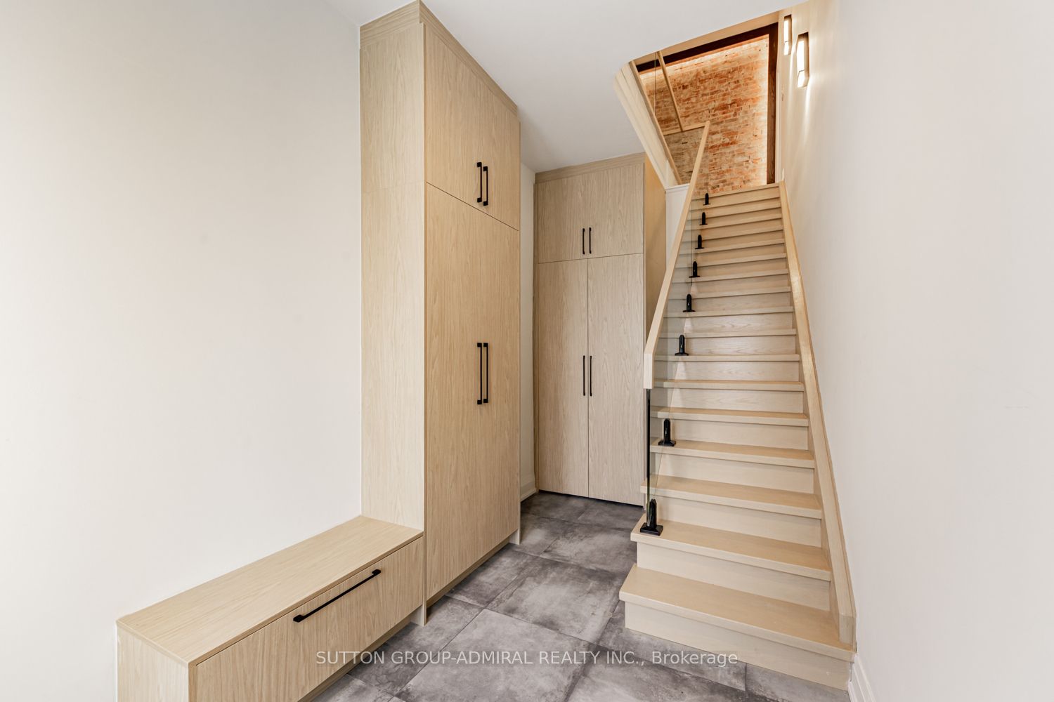 #1 - 457 D'arcy Street Property Photo 8