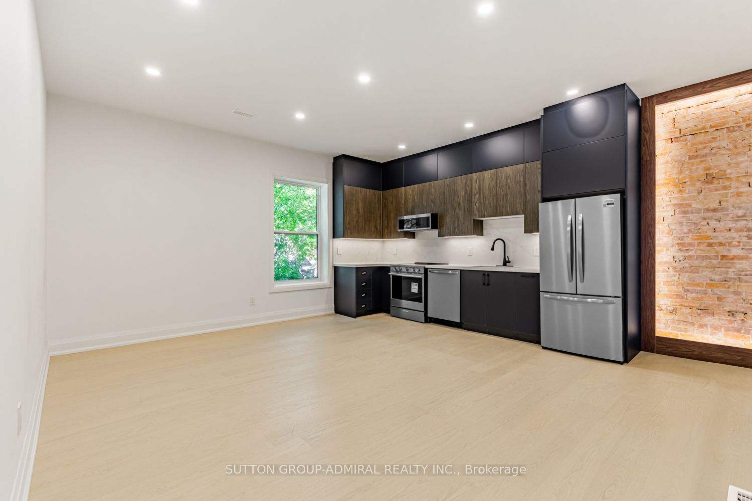 #1 - 457 D'arcy Street Property Photo 13