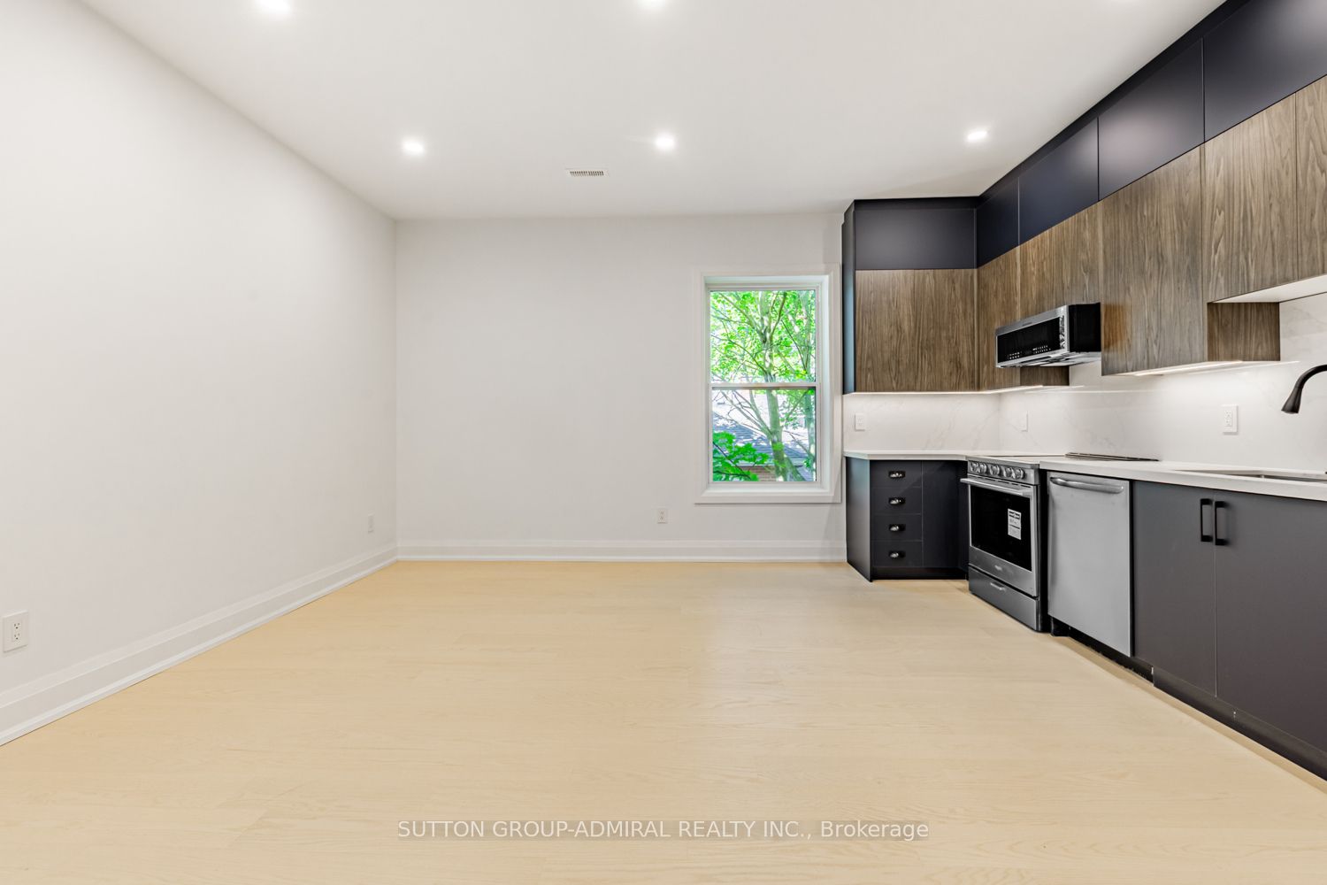 #1 - 457 D'arcy Street Property Photo 14