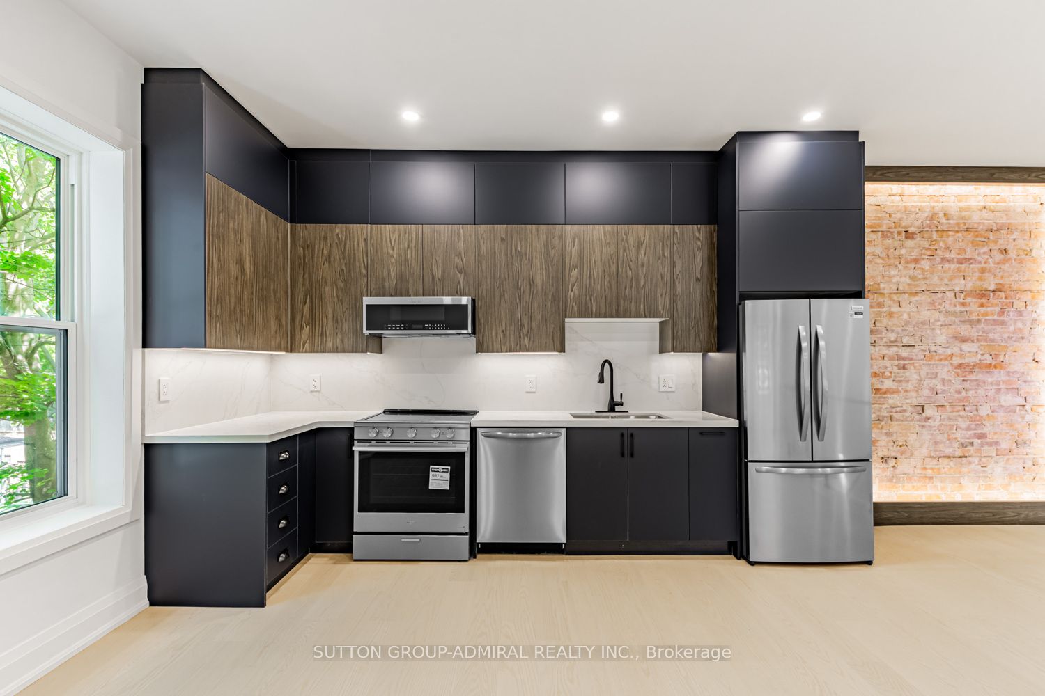 #1 - 457 D'arcy Street Property Photo 15
