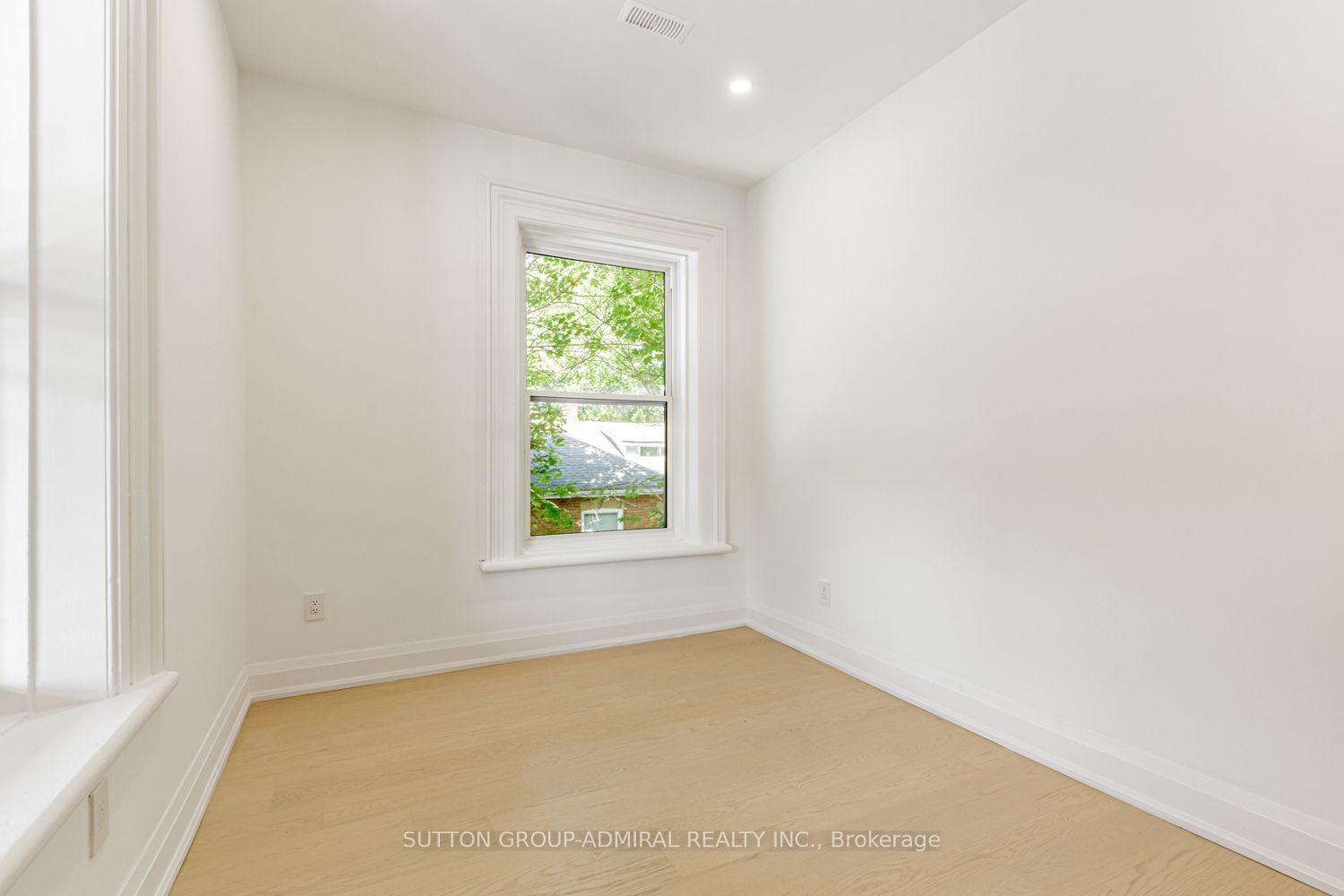 #1 - 457 D'arcy Street Property Photo 23