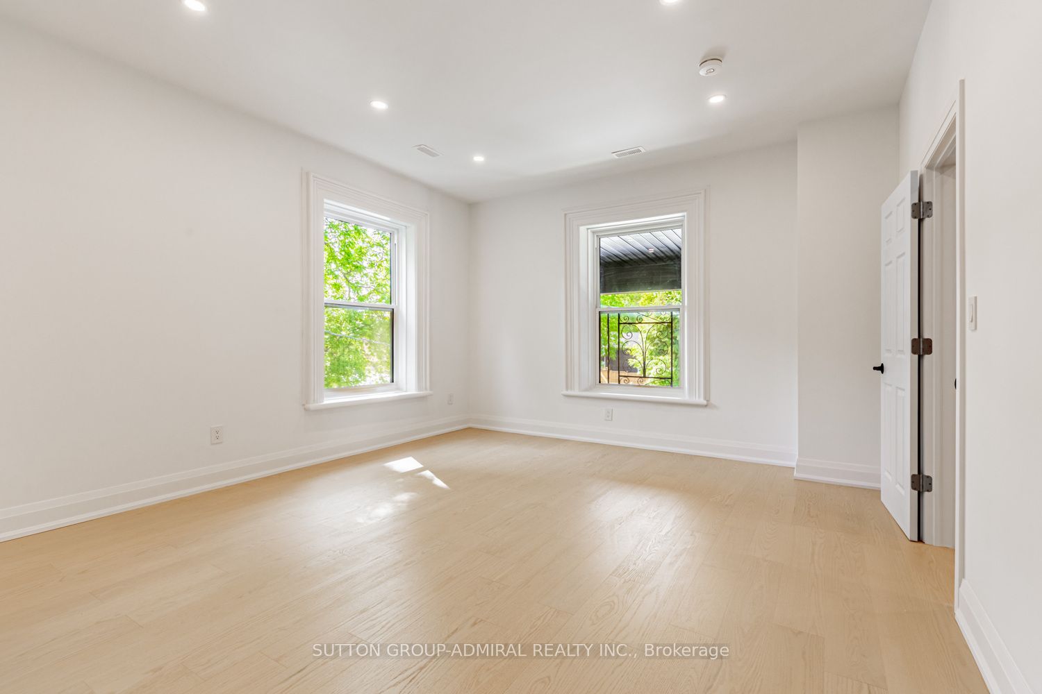 #1 - 457 D'arcy Street Property Photo 24