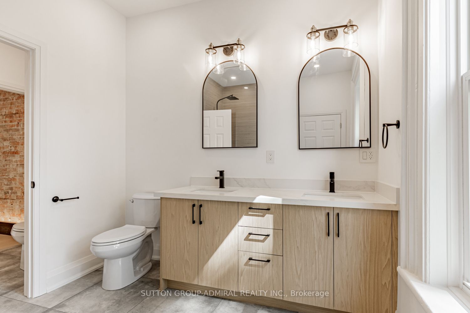 #1 - 457 D'arcy Street Property Photo 28