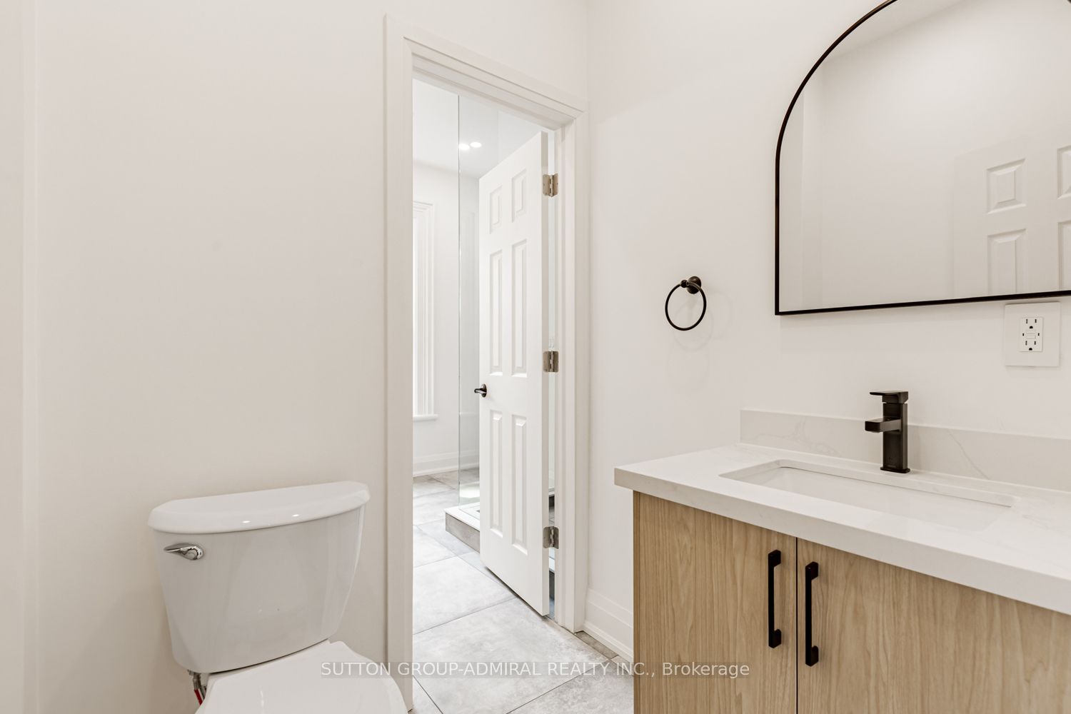 #1 - 457 D'arcy Street Property Photo 30