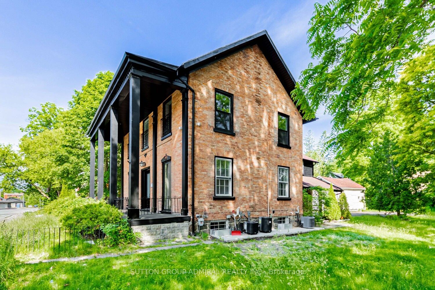#1 - 457 D'arcy Street Property Photo 32