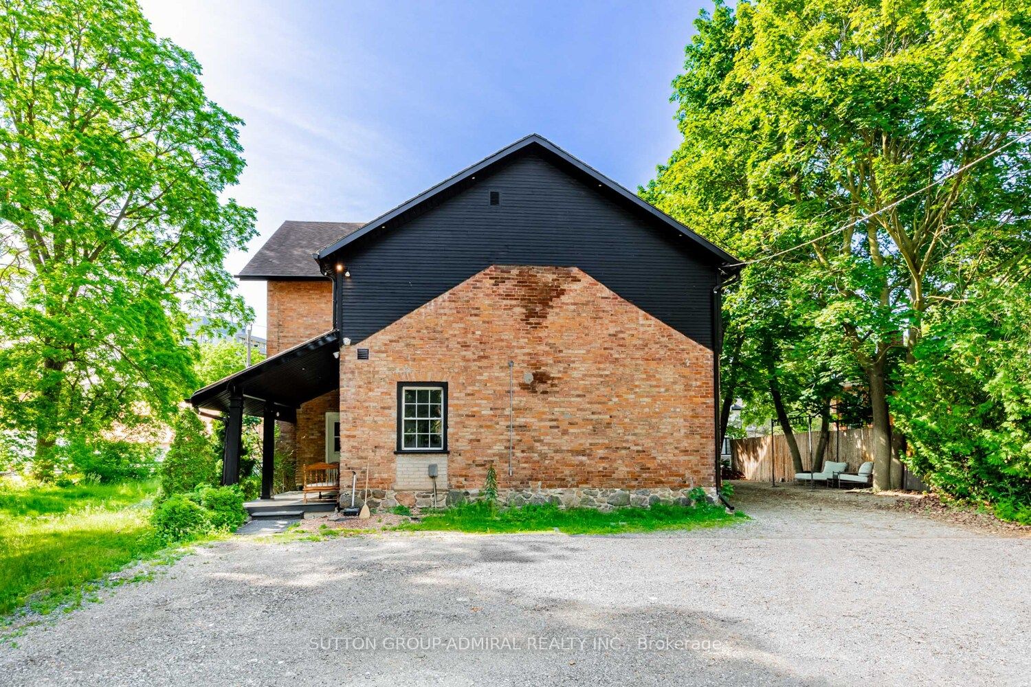 #1 - 457 D'arcy Street Property Photo 33