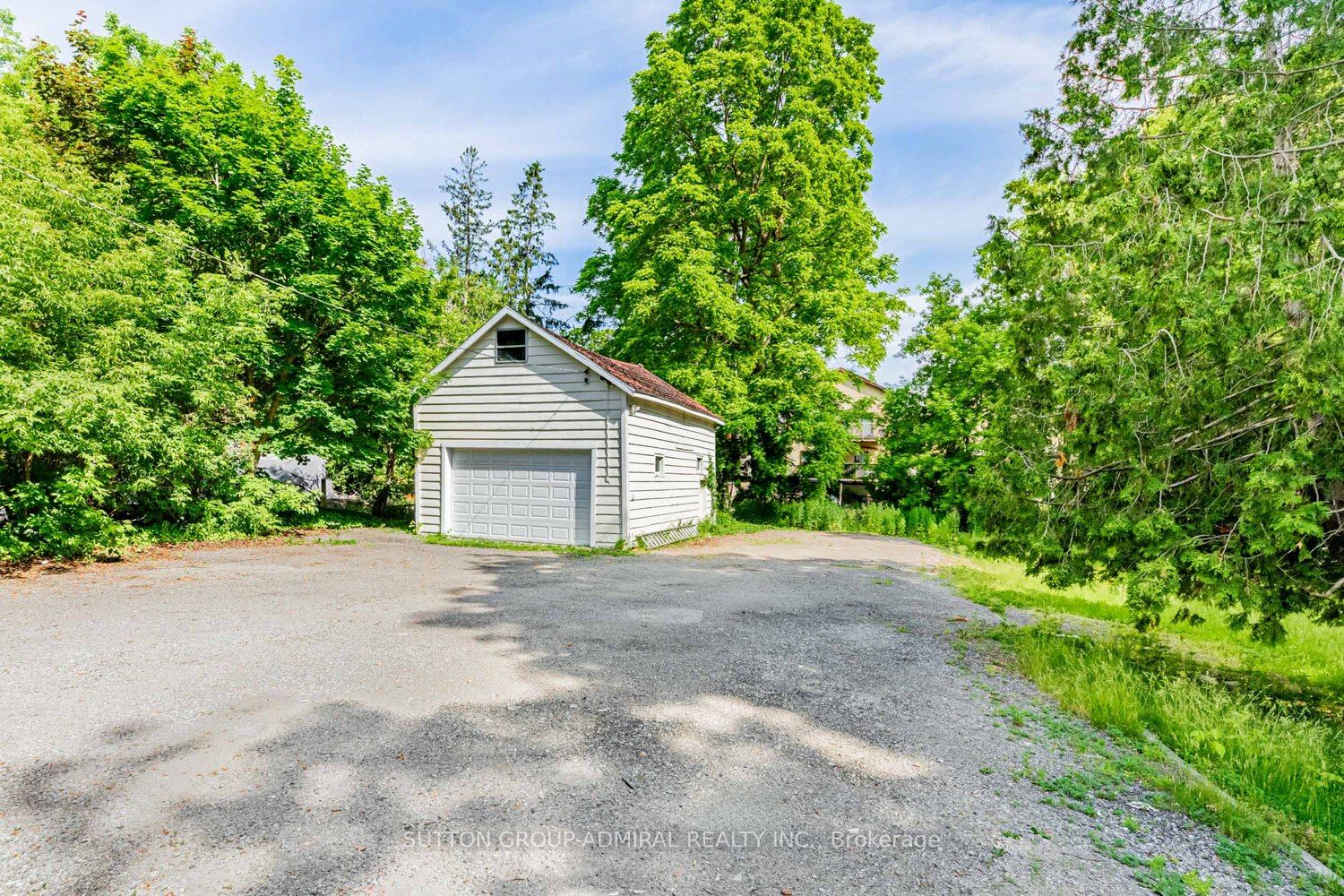 #1 - 457 D'arcy Street Property Photo 35
