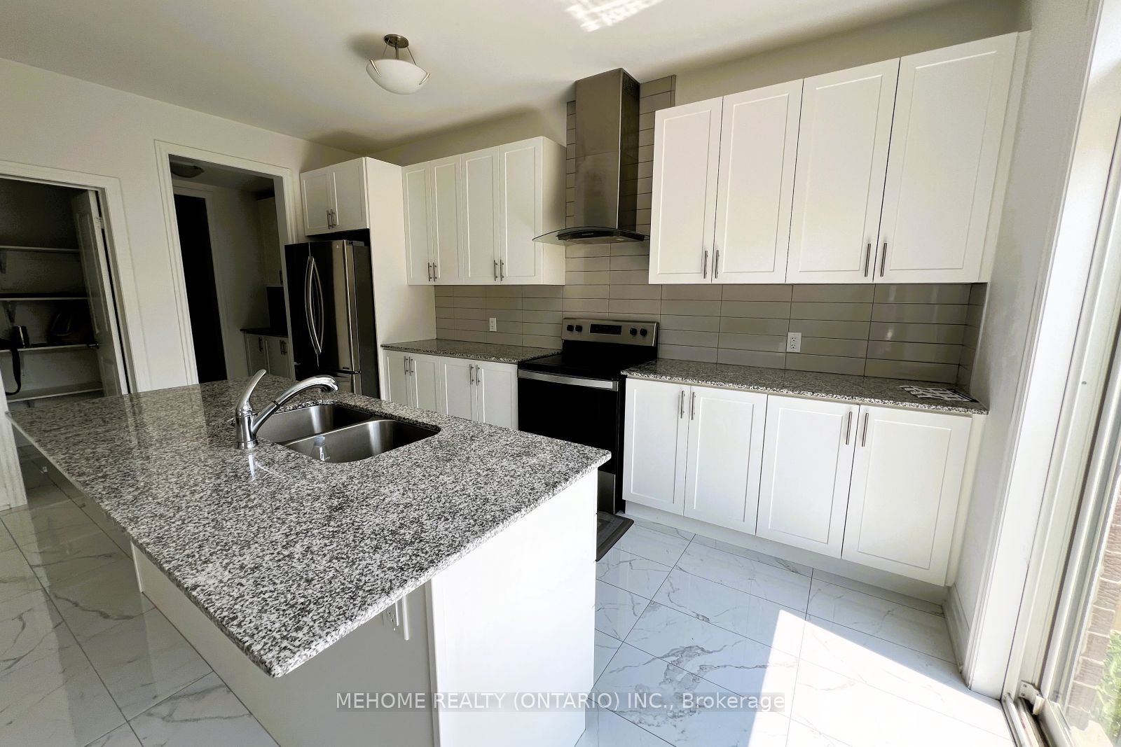 3 Frank Kelly Dr Property Photo 1
