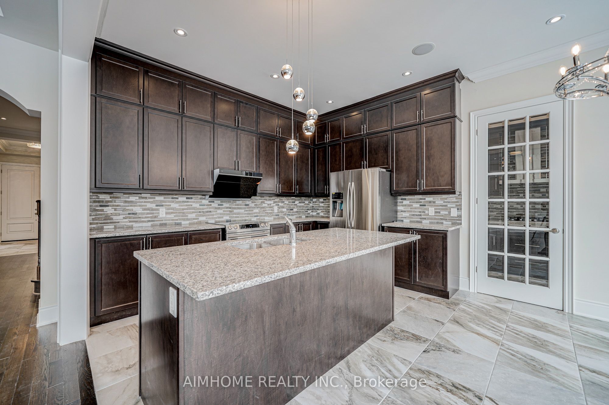 98 Joseph Hartman Crescent Property Photo 16