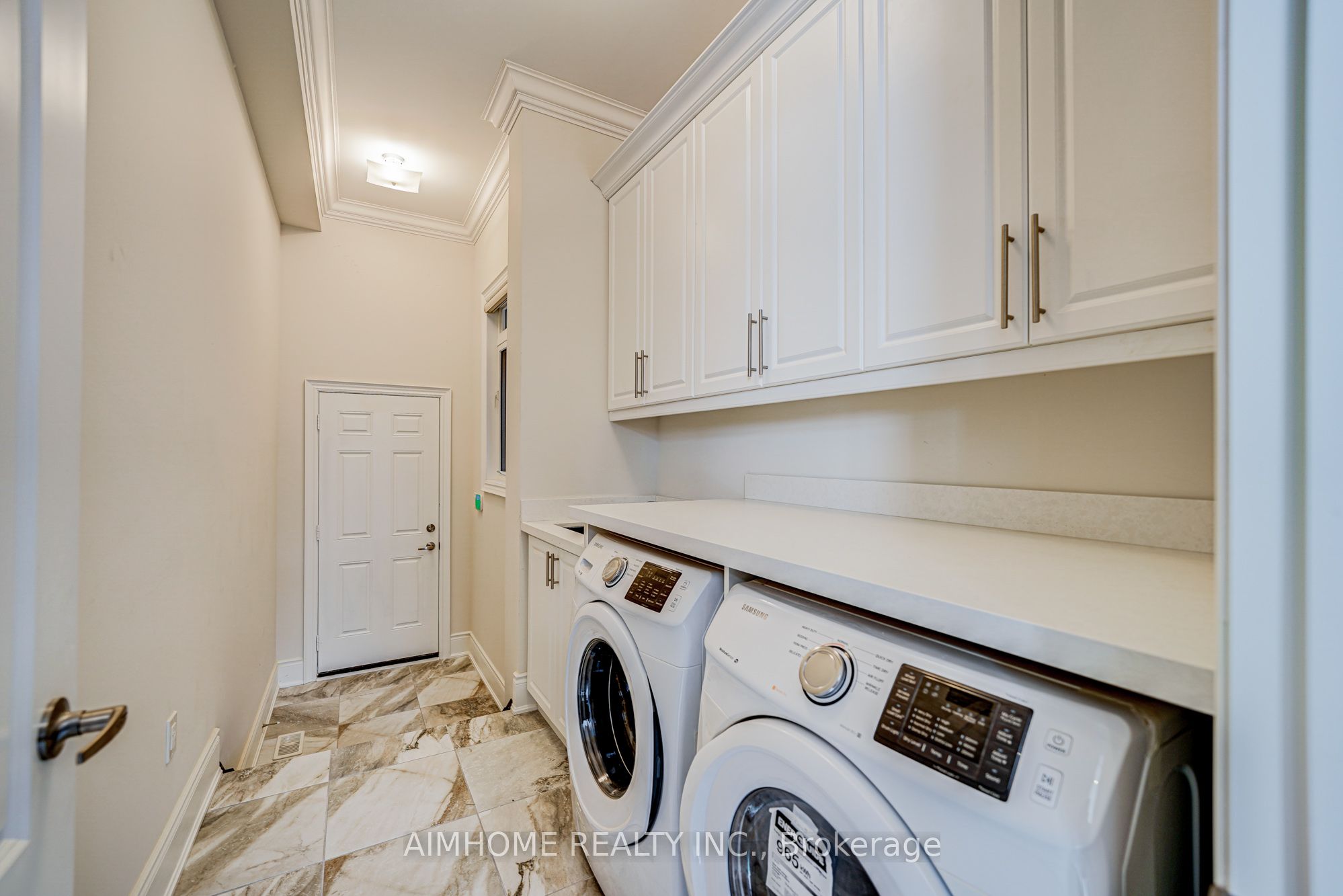 98 Joseph Hartman Crescent Property Photo 19