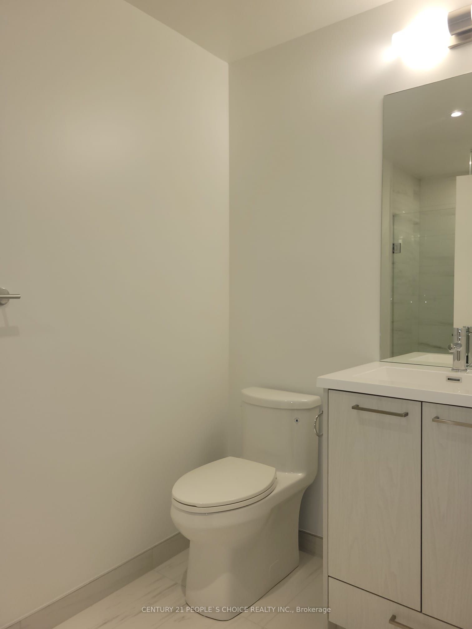 28 Interchange Way 810 Property Photo 10