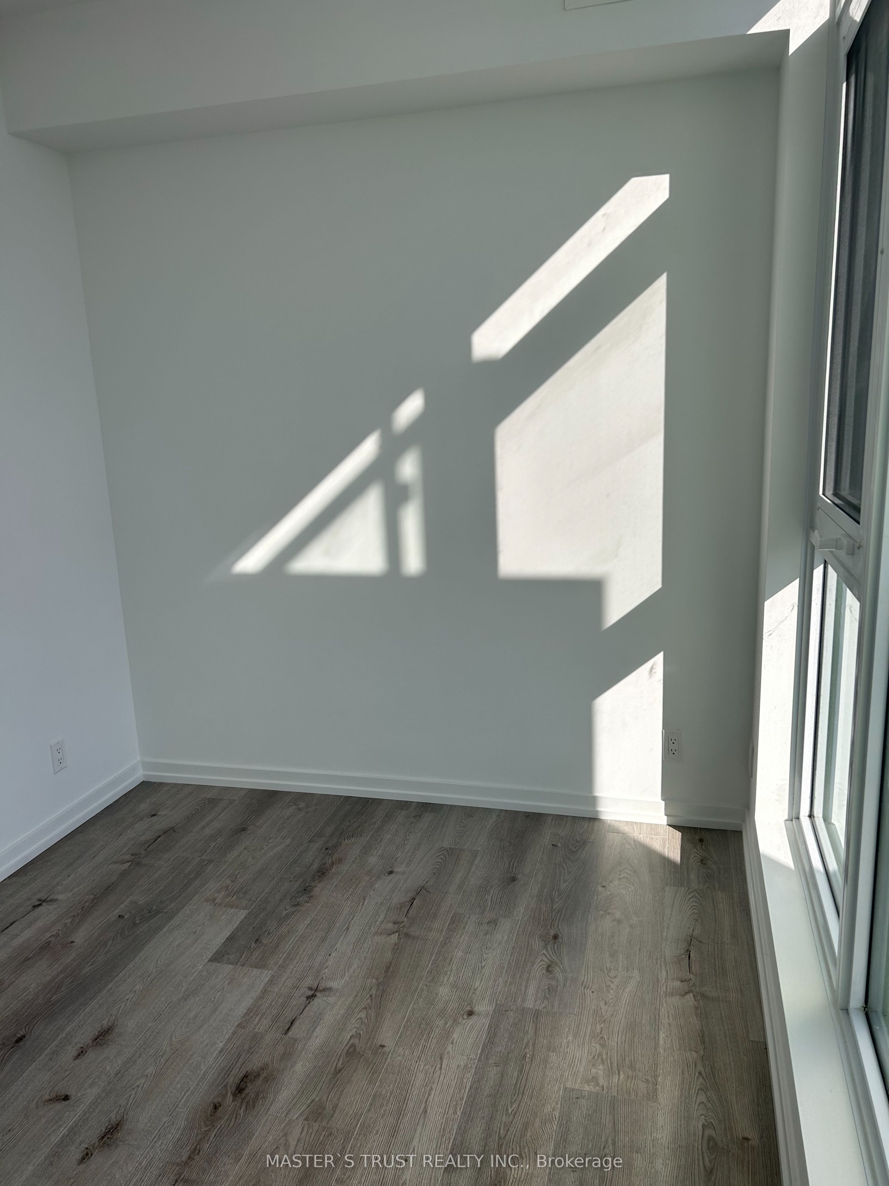 7890 Jane St Property Photo 17