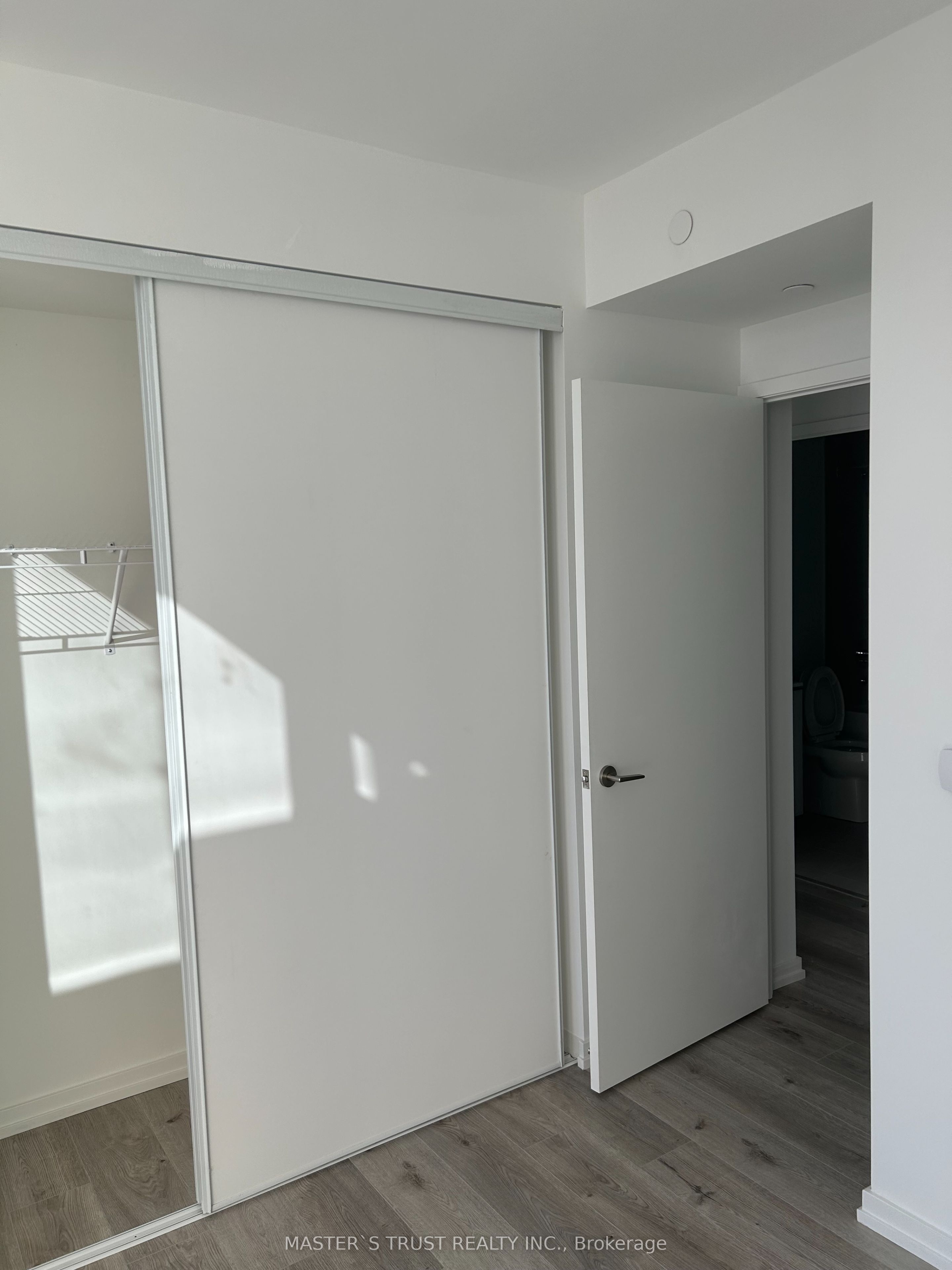 7890 Jane St Property Photo 18
