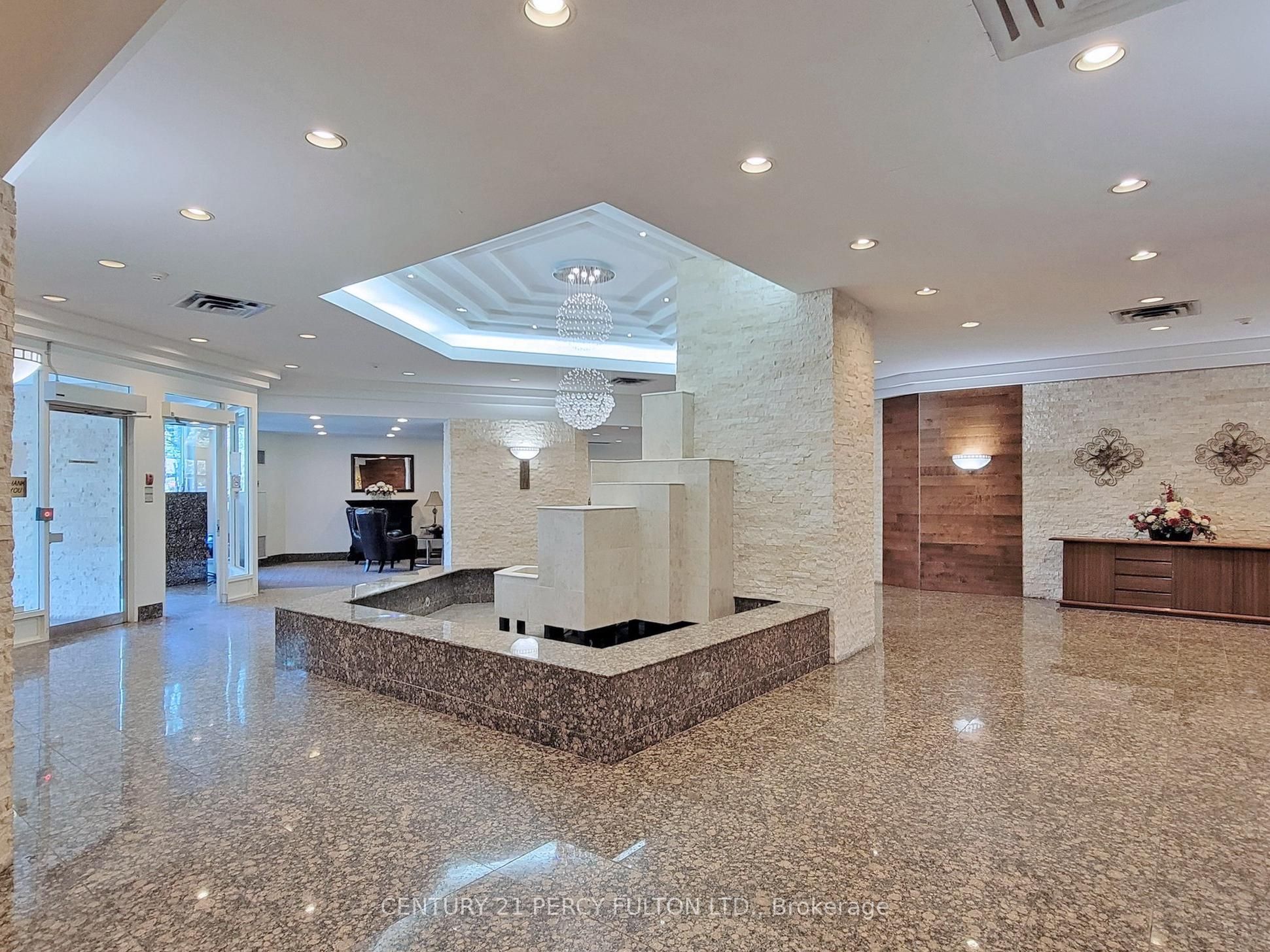 ##625 - 7805 Bayview Avenue Property Photo 3