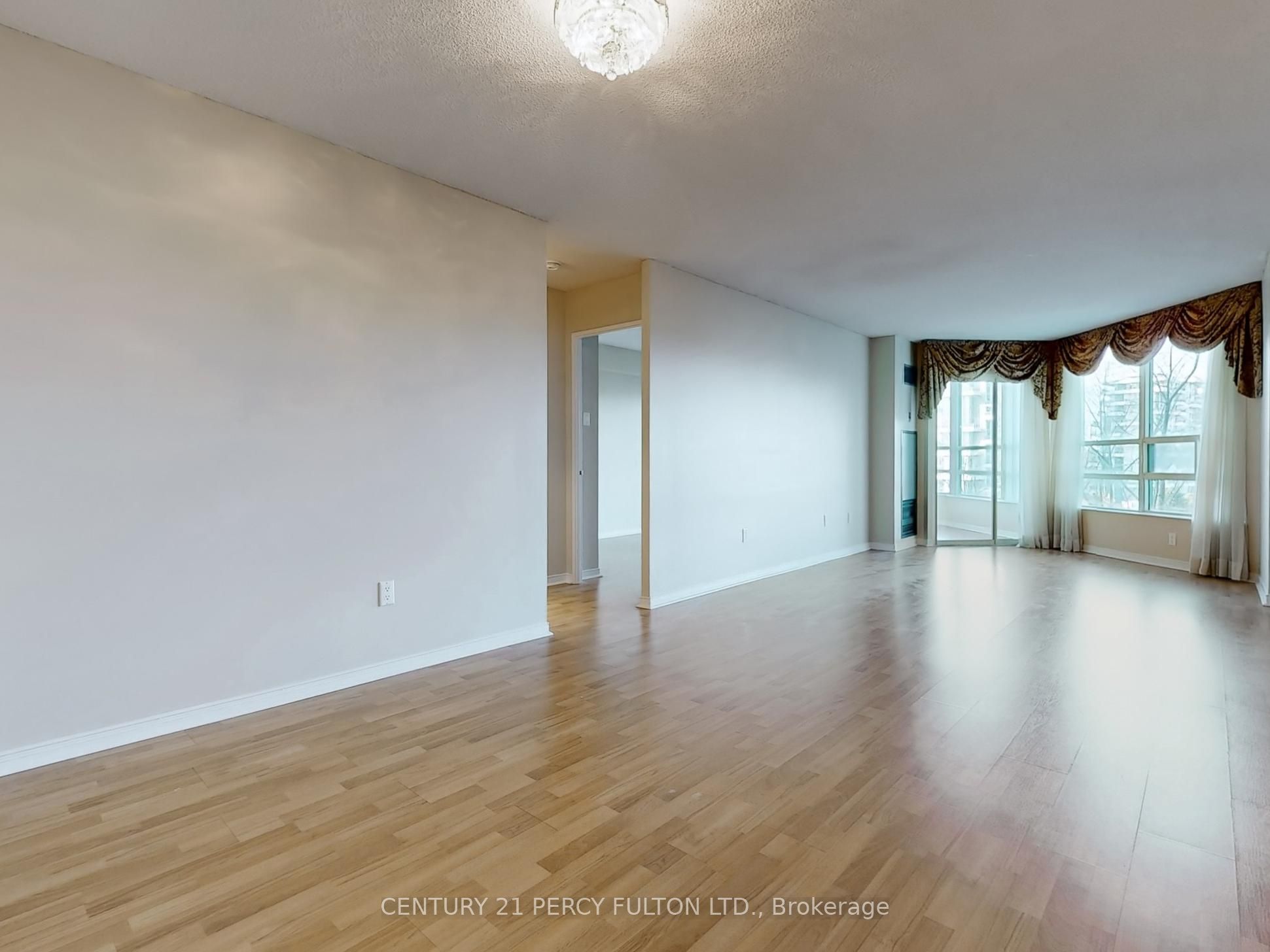 ##625 - 7805 Bayview Avenue Property Photo 7