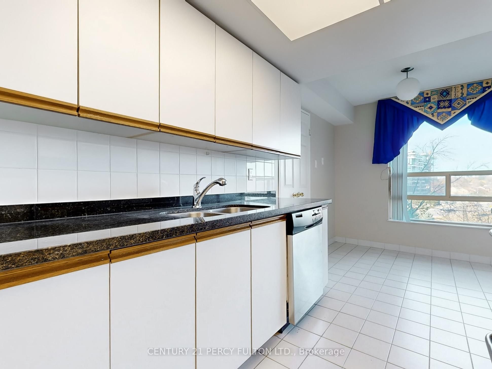 ##625 - 7805 Bayview Avenue Property Photo 11