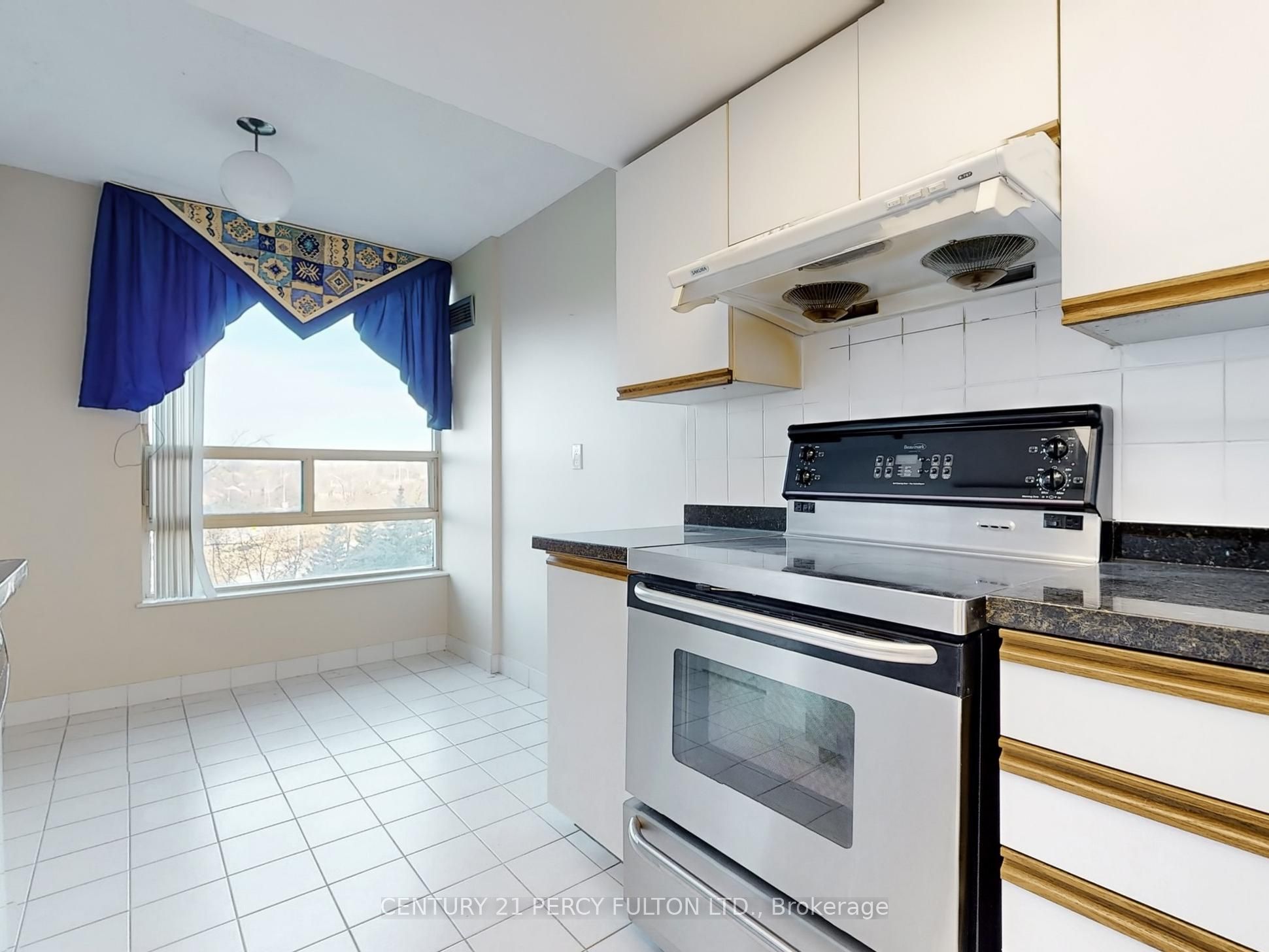 ##625 - 7805 Bayview Avenue Property Photo 12