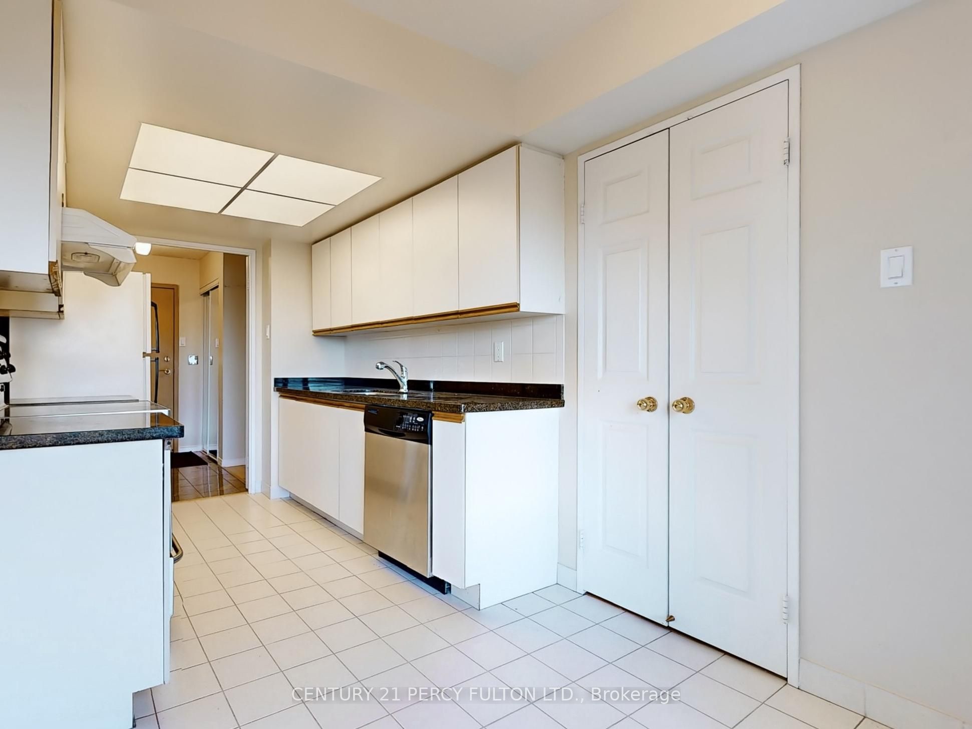 ##625 - 7805 Bayview Avenue Property Photo 13