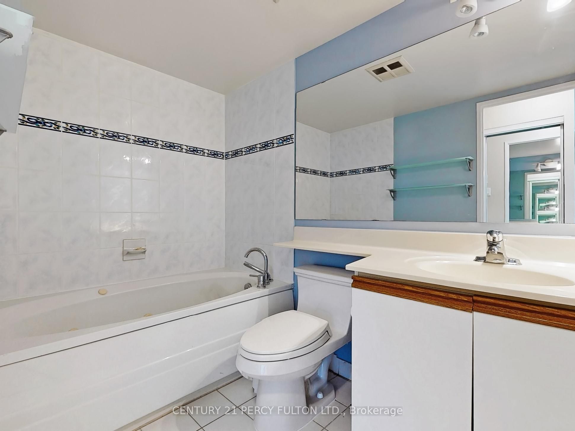 ##625 - 7805 Bayview Avenue Property Photo 17