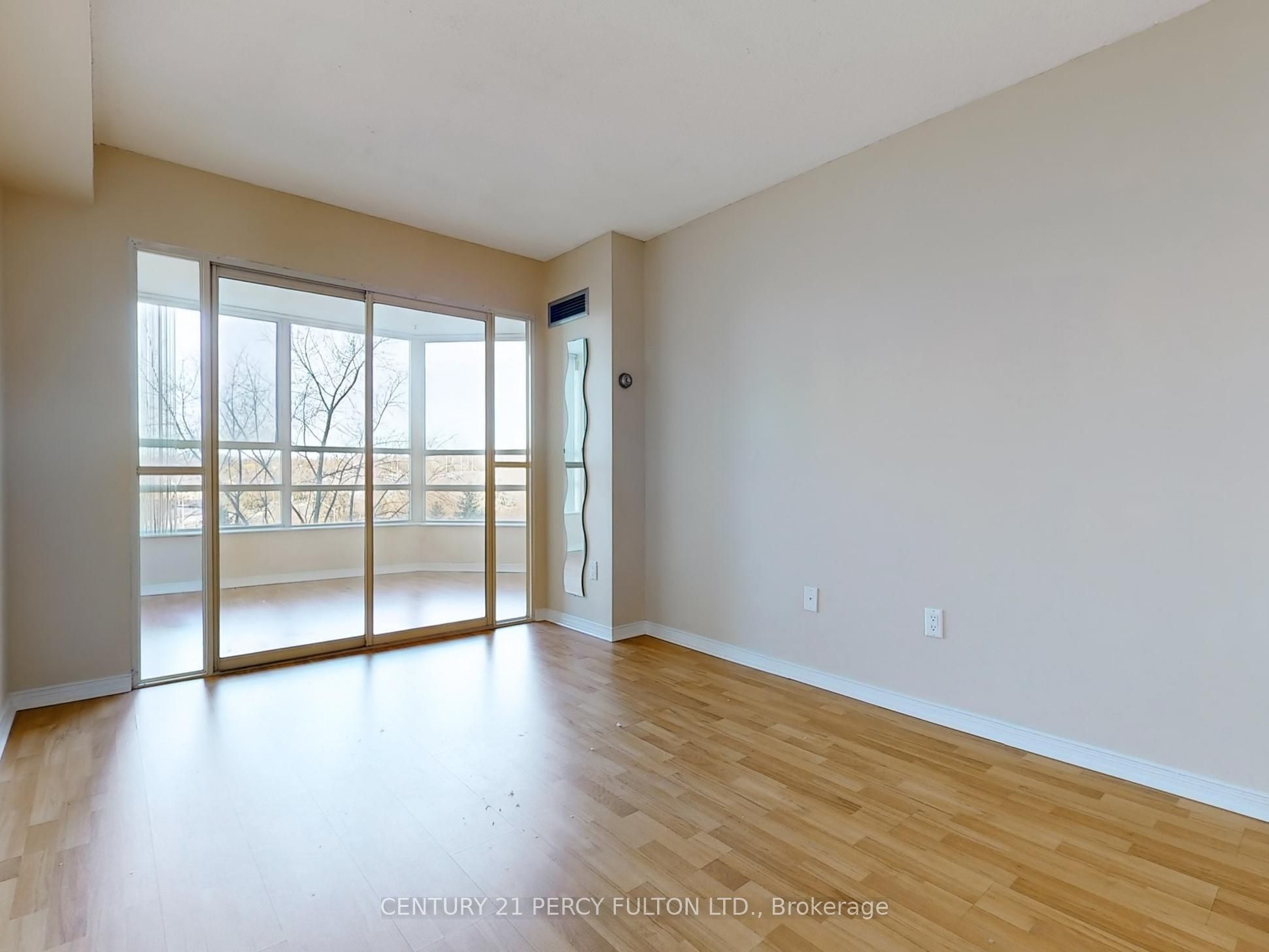 ##625 - 7805 Bayview Avenue Property Photo 20