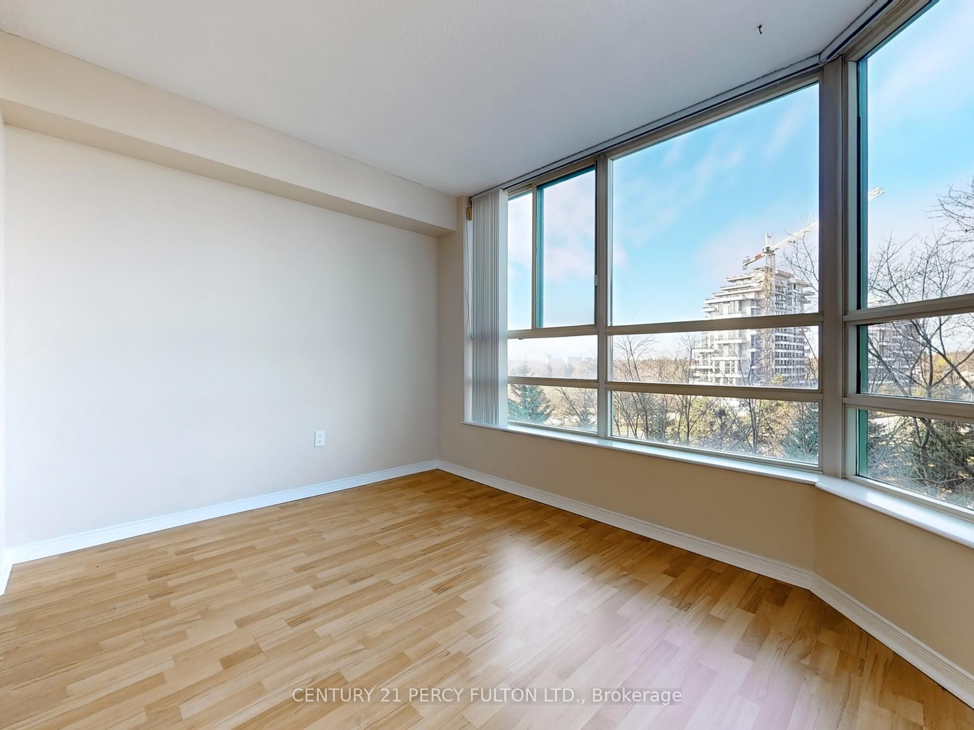 ##625 - 7805 Bayview Avenue Property Photo 25