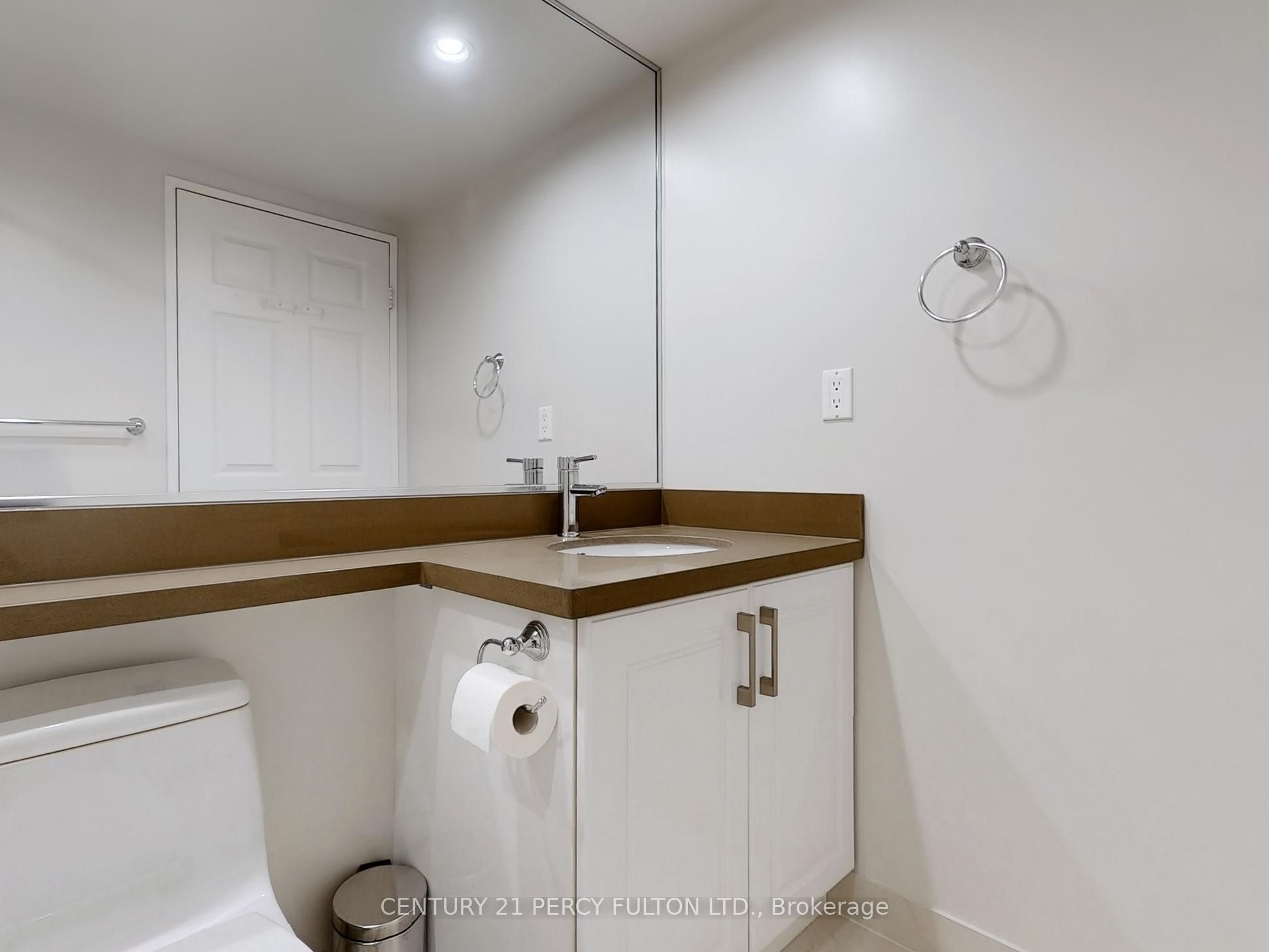 ##625 - 7805 Bayview Avenue Property Photo 27