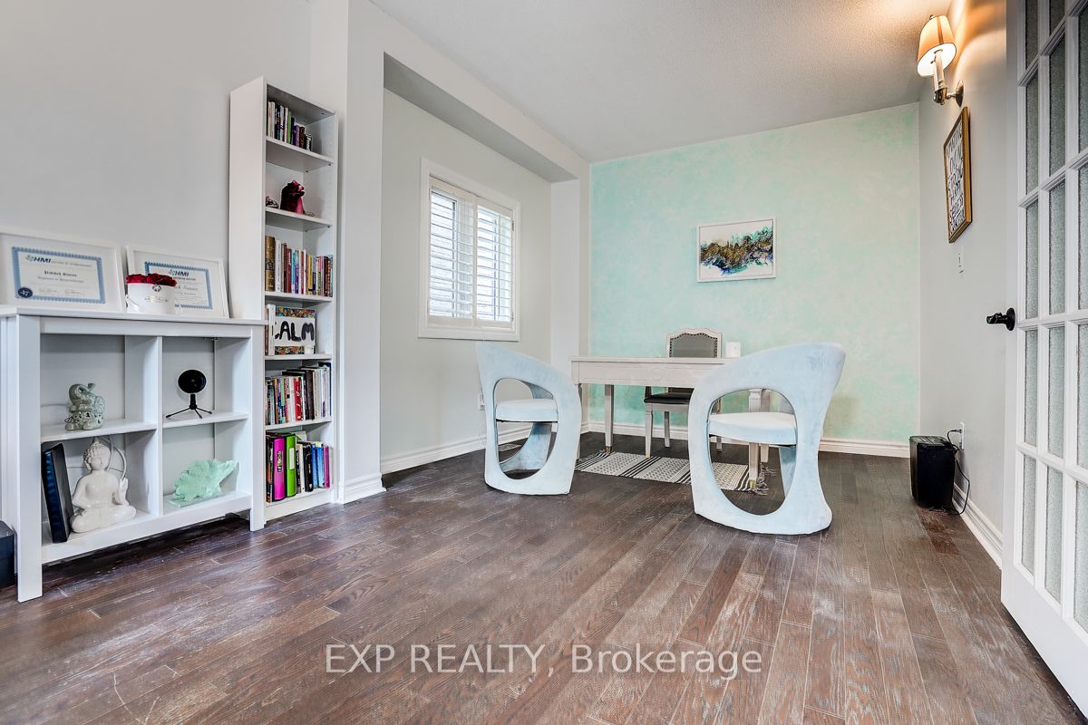 446 Silken Laumann Drive Property Photo 6