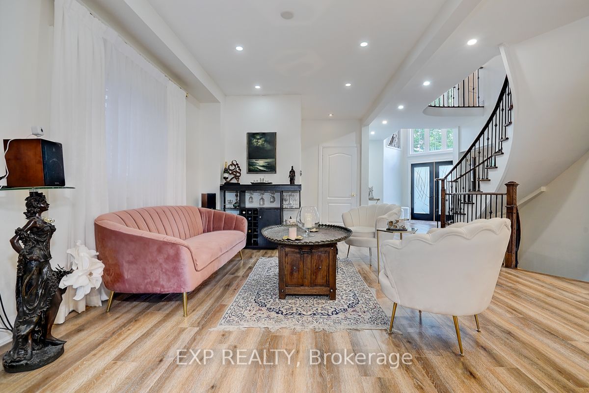 446 Silken Laumann Drive Property Photo 8