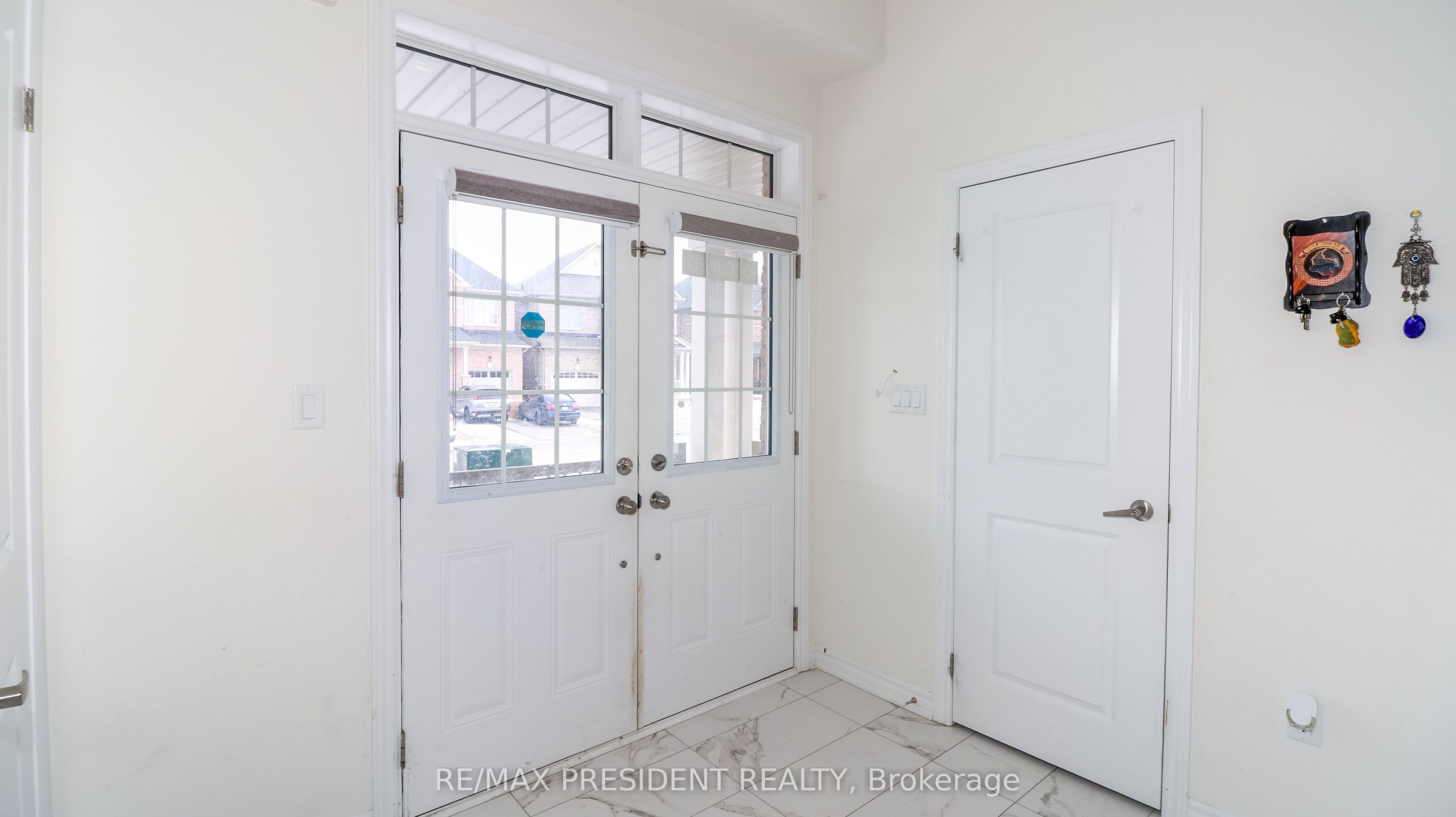 2214 Lozenby Street Property Photo 4