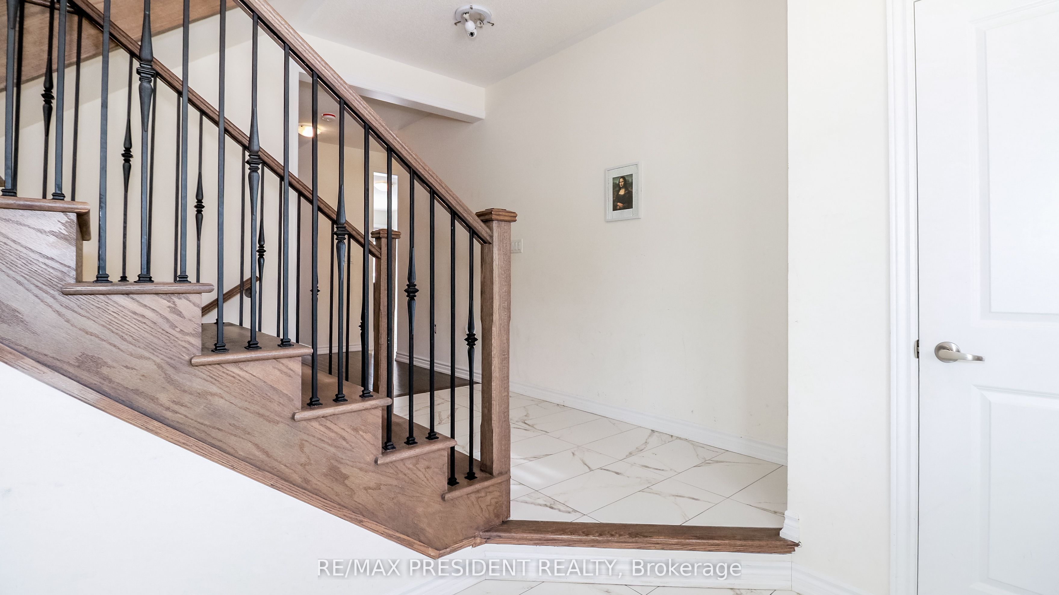 2214 Lozenby Street Property Photo 6