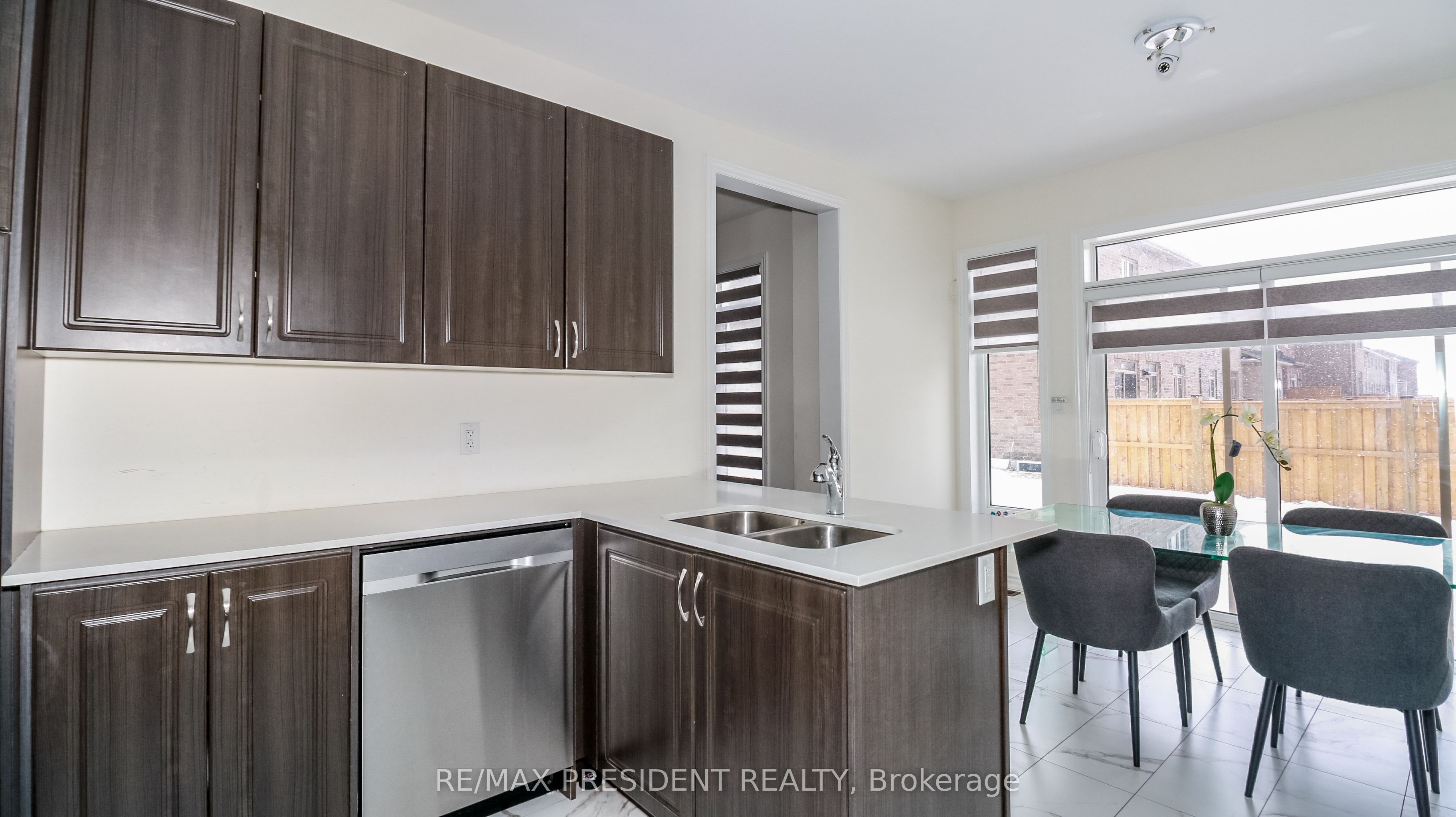 2214 Lozenby Street Property Photo 13