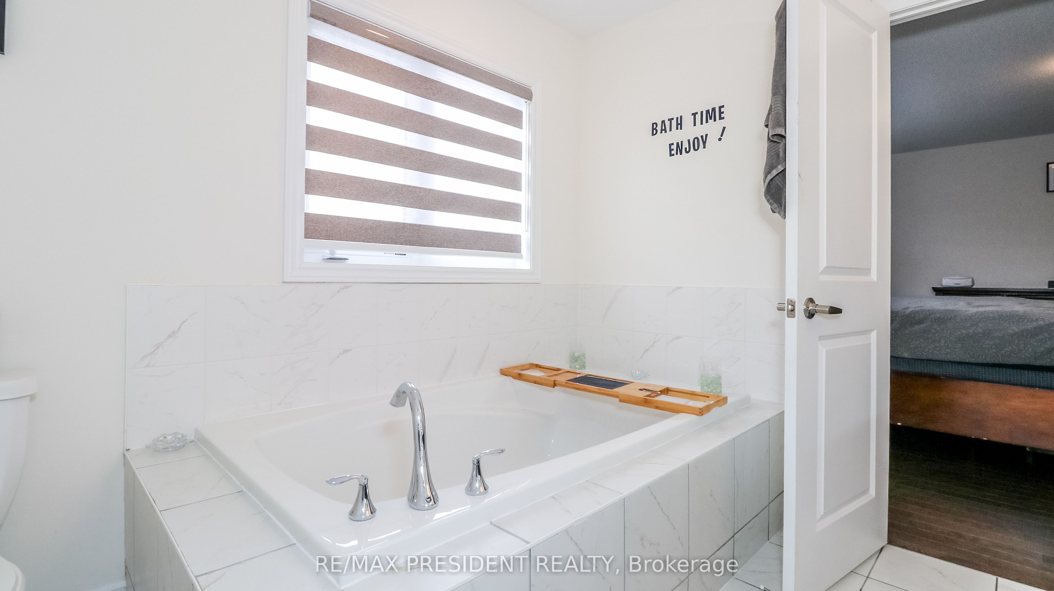 2214 Lozenby Street Property Photo 31