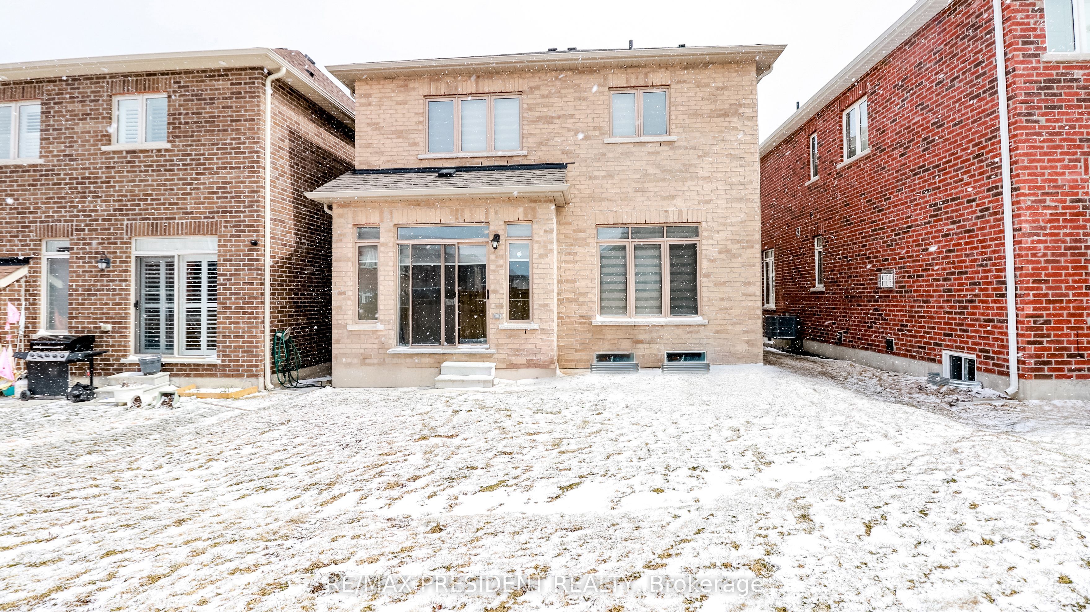 2214 Lozenby Street Property Photo 40