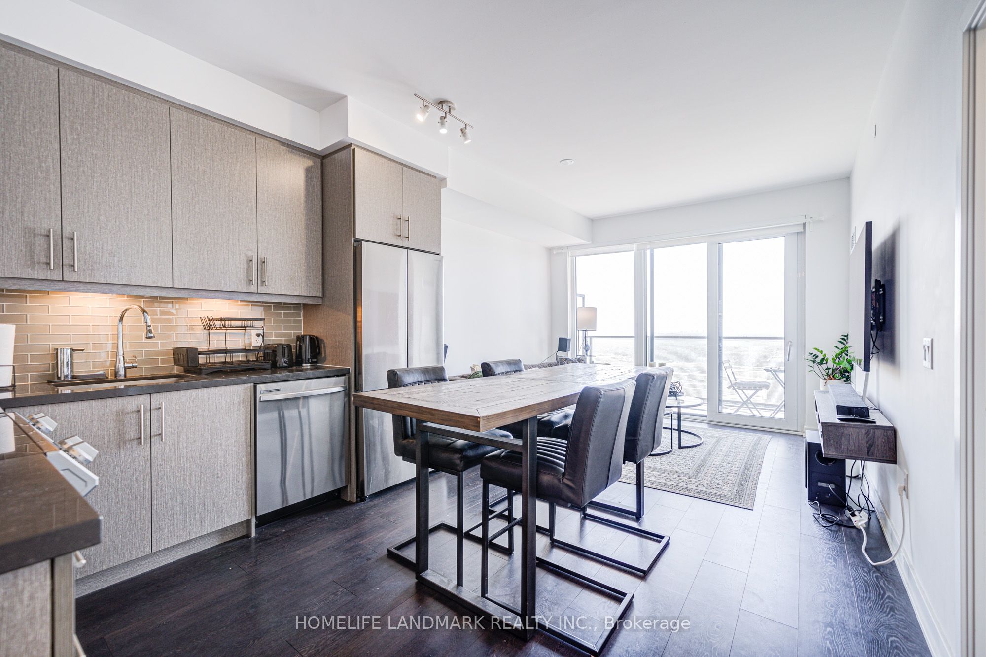 #2709 - 105 Oneida Crescent Property Photo 5