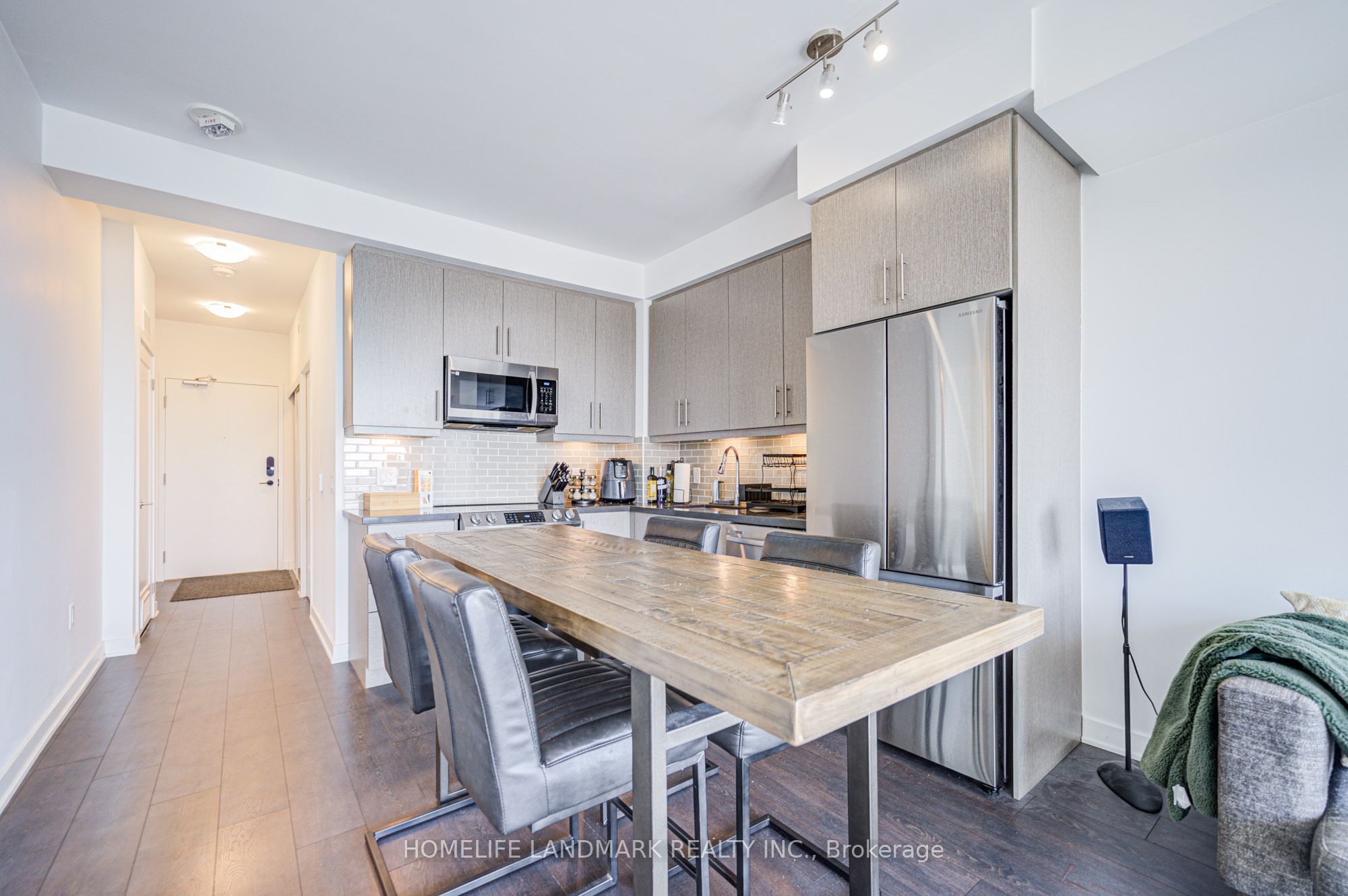 #2709 - 105 Oneida Crescent Property Photo 6