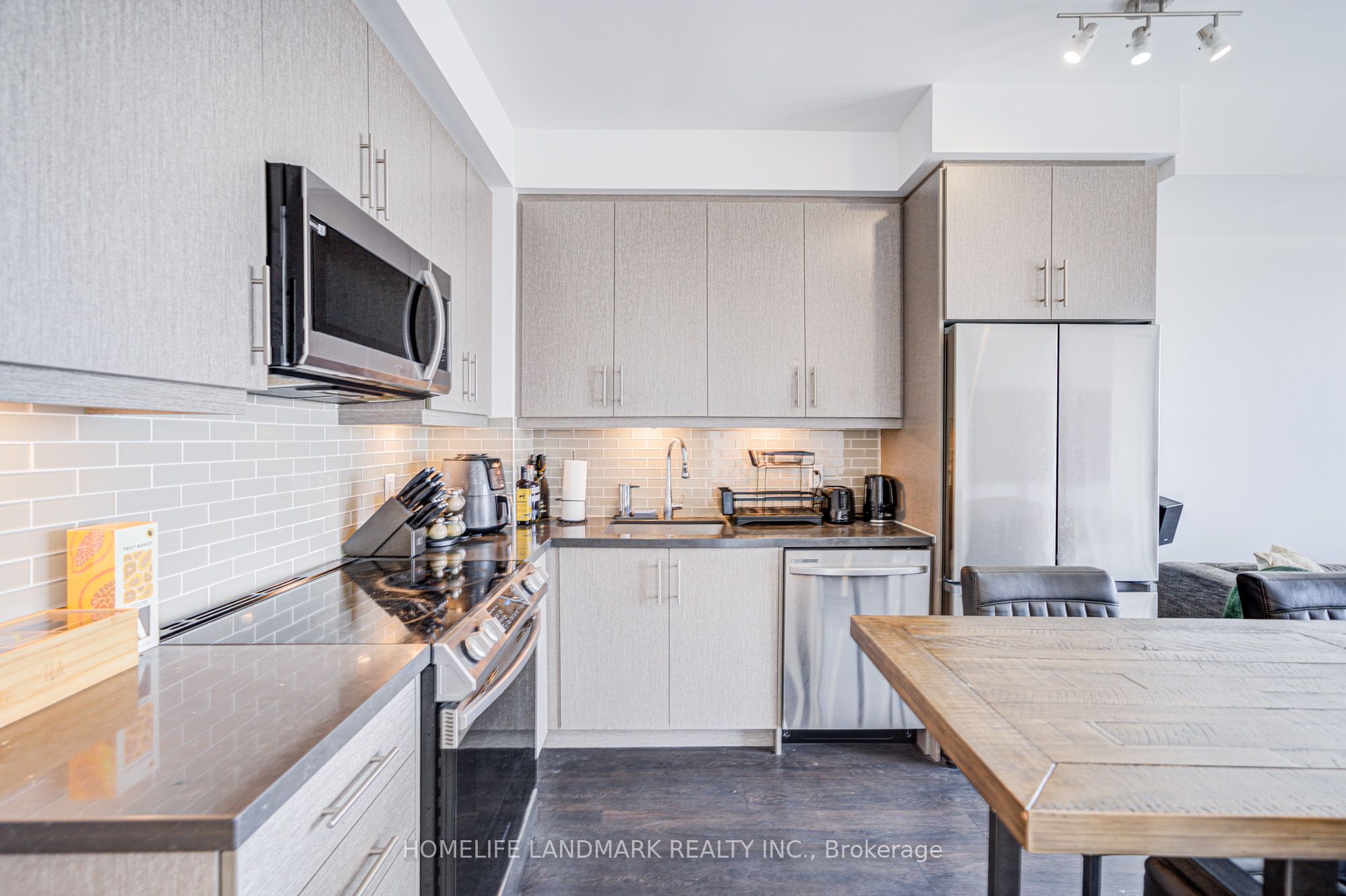 #2709 - 105 Oneida Crescent Property Photo 7