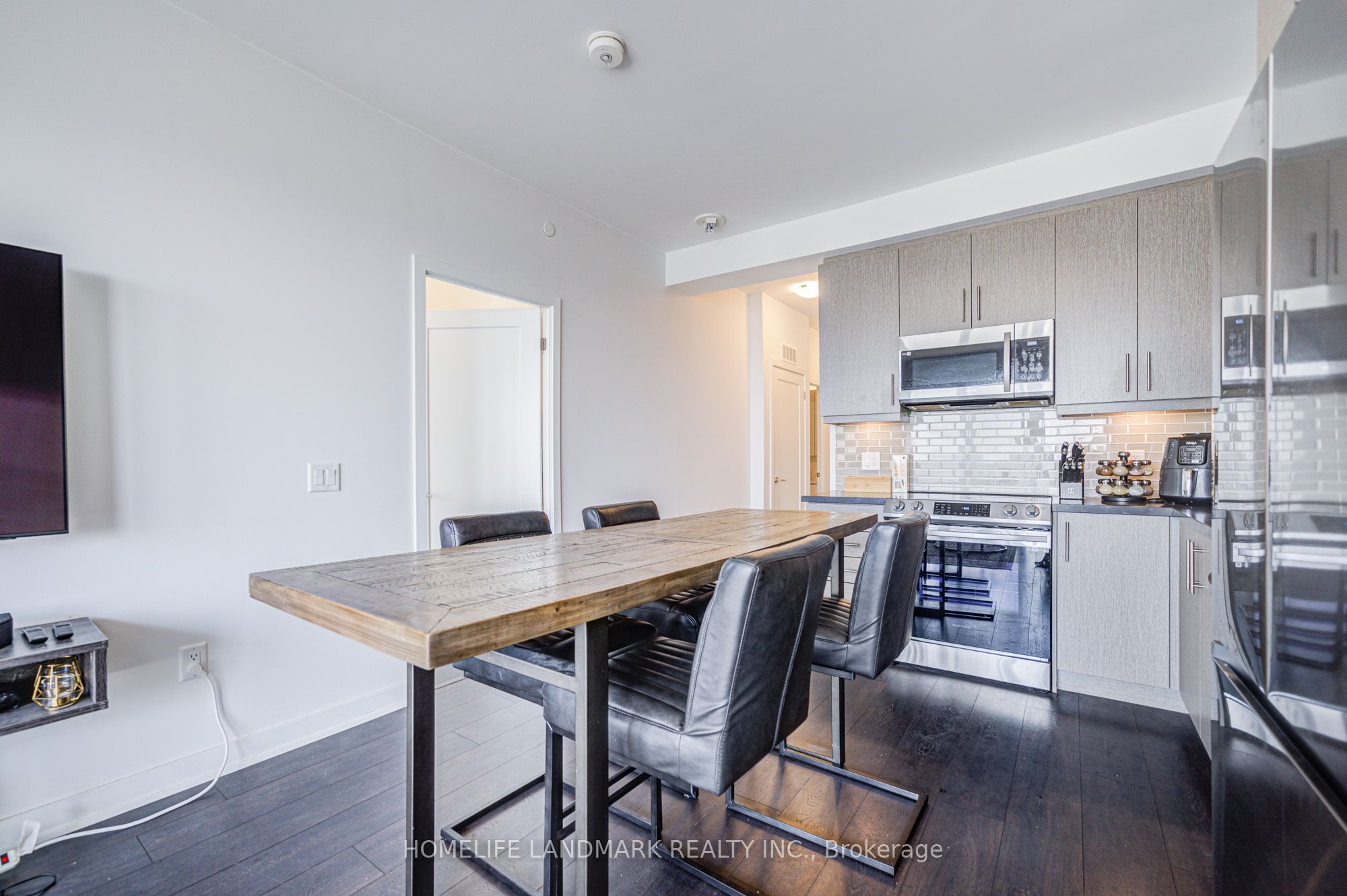 #2709 - 105 Oneida Crescent Property Photo 8