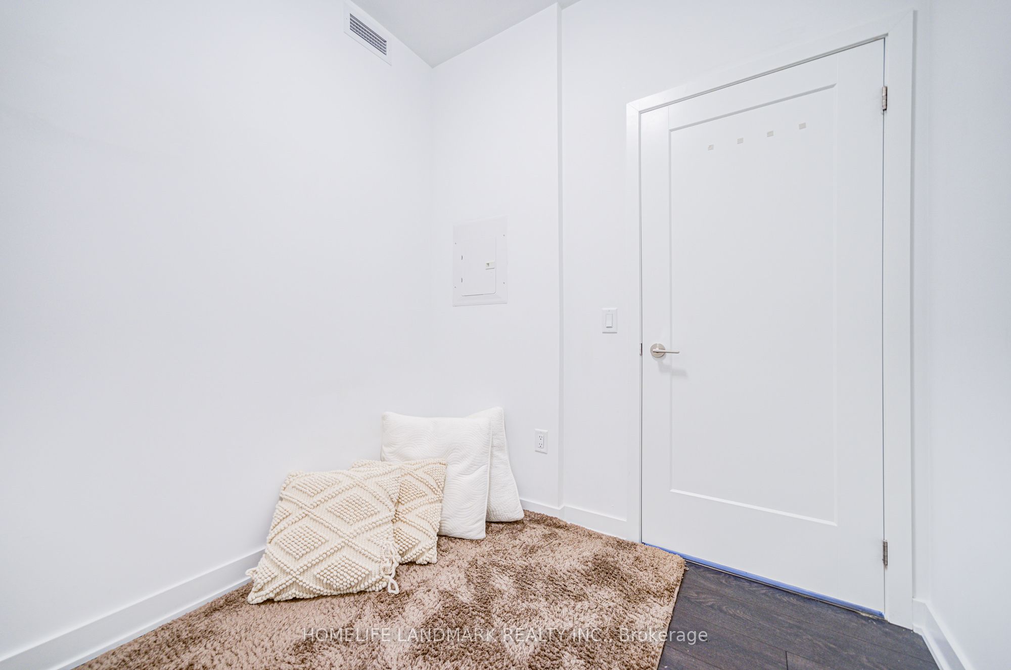 #2709 - 105 Oneida Crescent Property Photo 18
