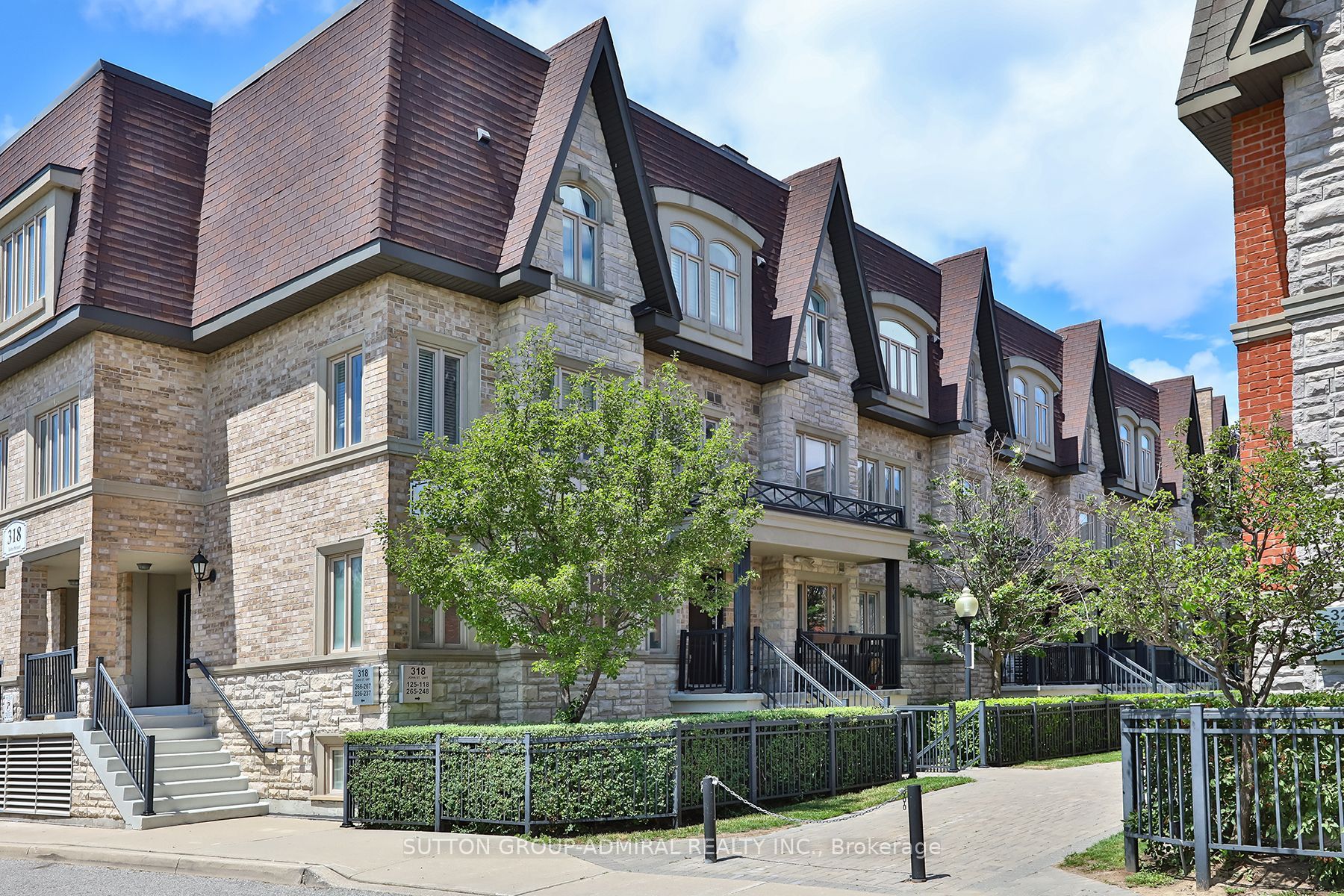 #265 - 318 John Street Property Photo 1