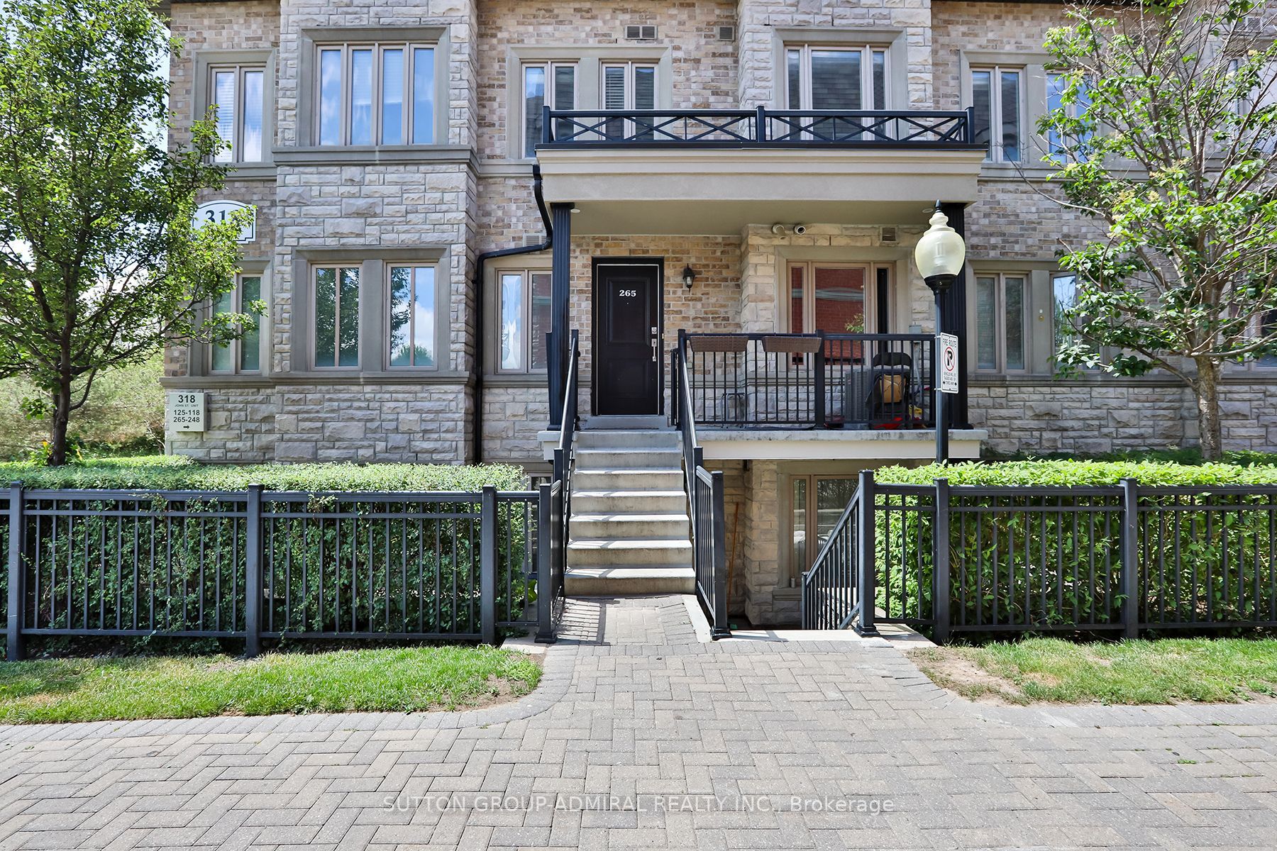 #265 - 318 John Street Property Photo 2