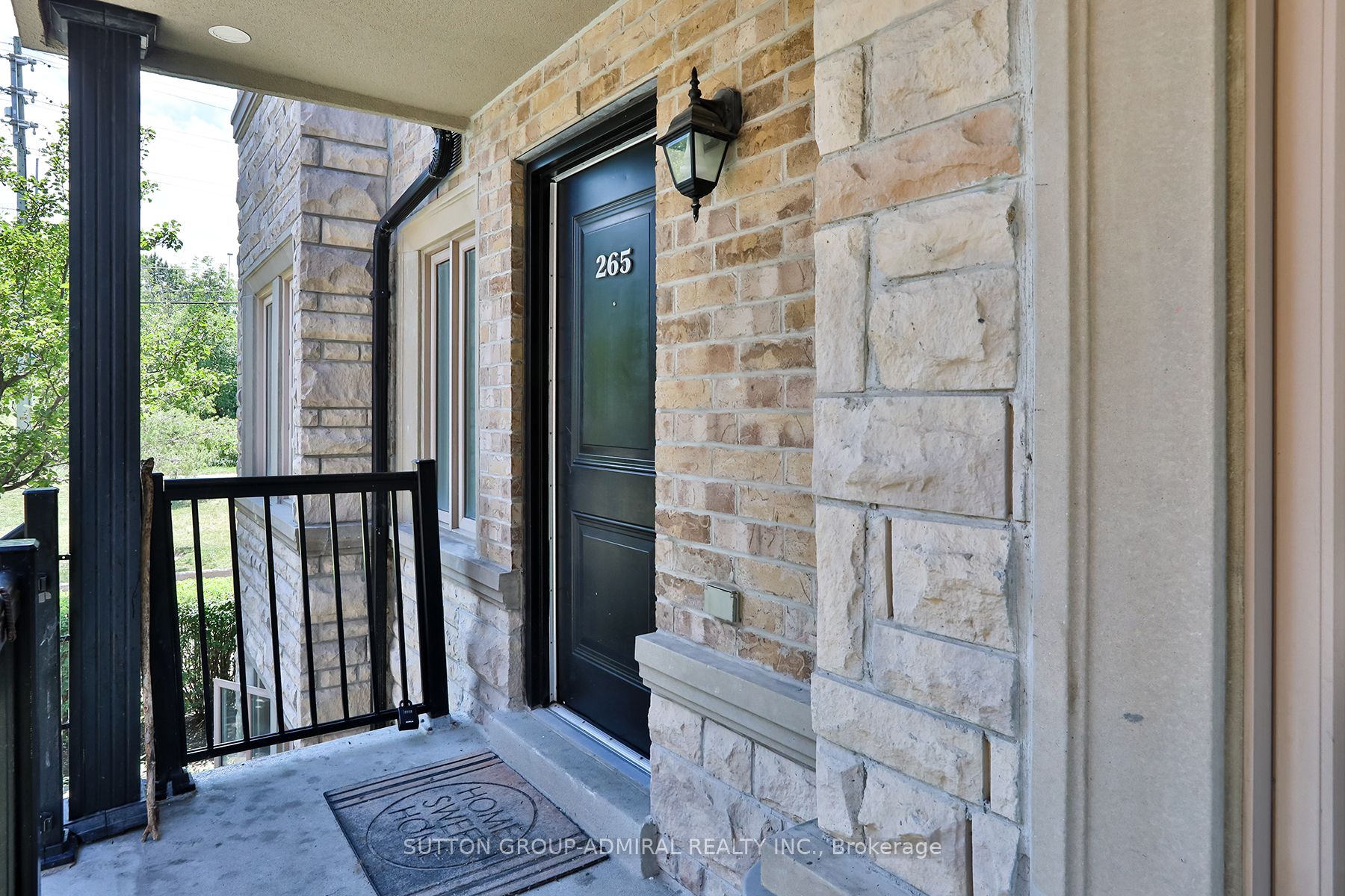 #265 - 318 John Street Property Photo 3