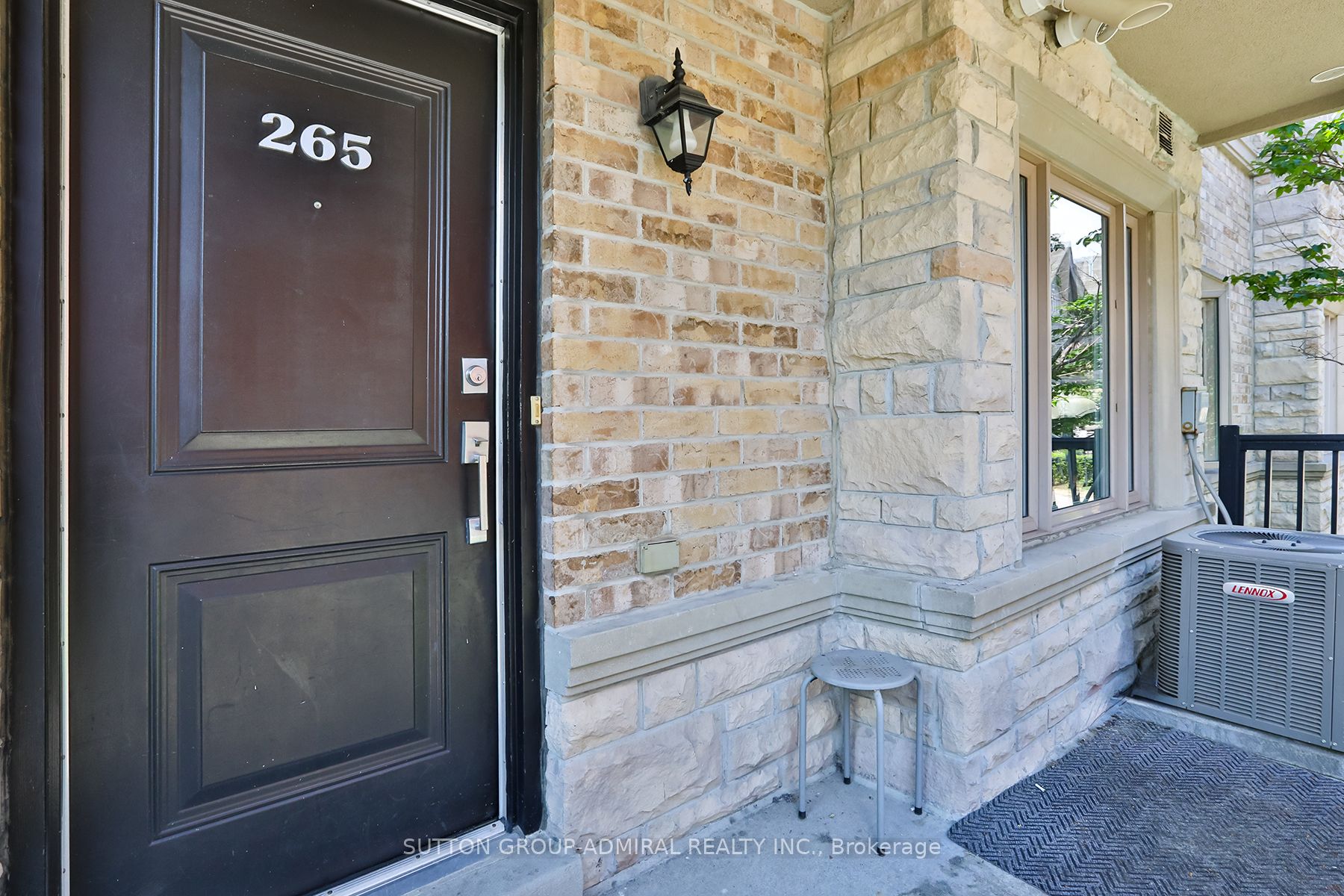 #265 - 318 John Street Property Photo 4