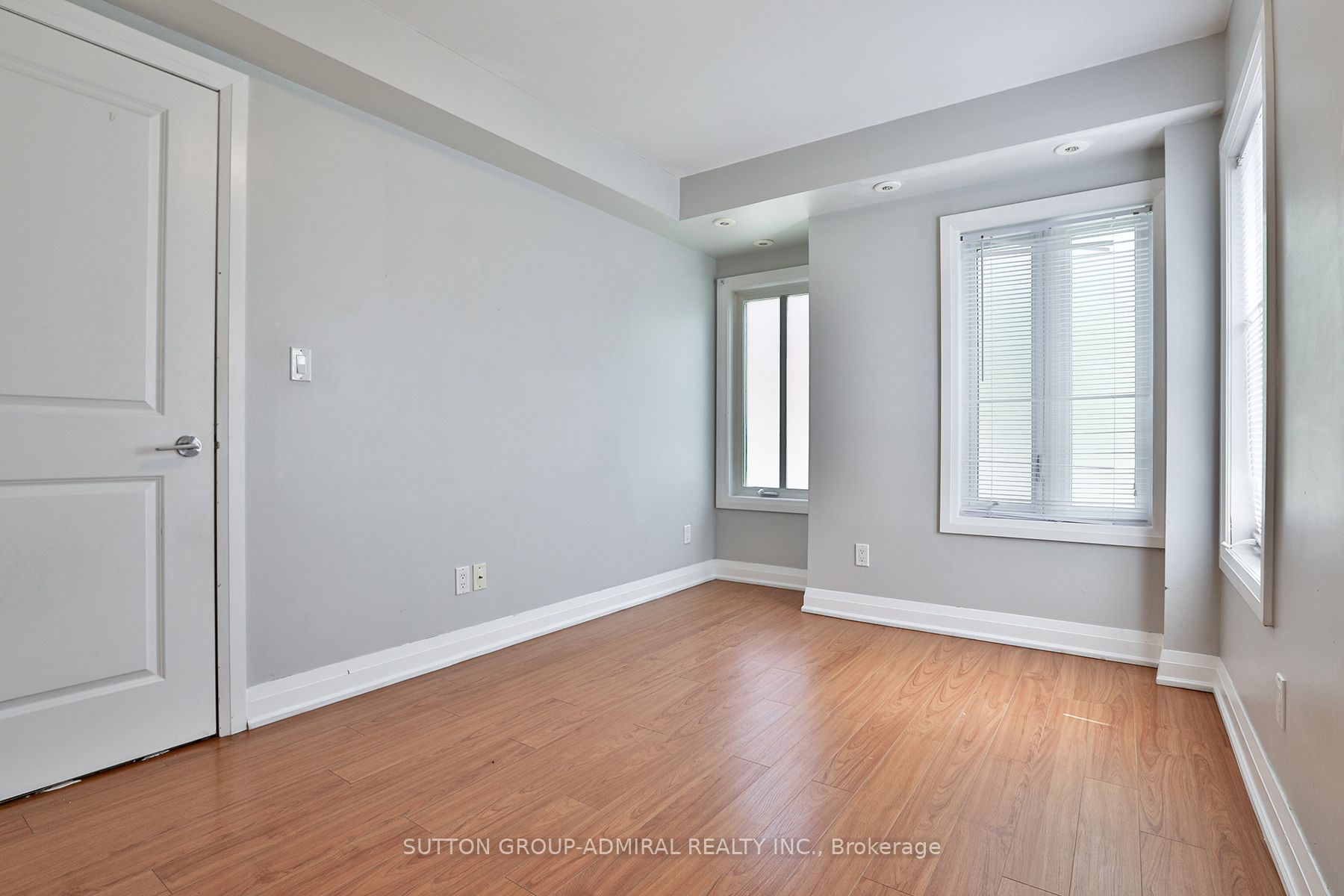 #265 - 318 John Street Property Photo 6