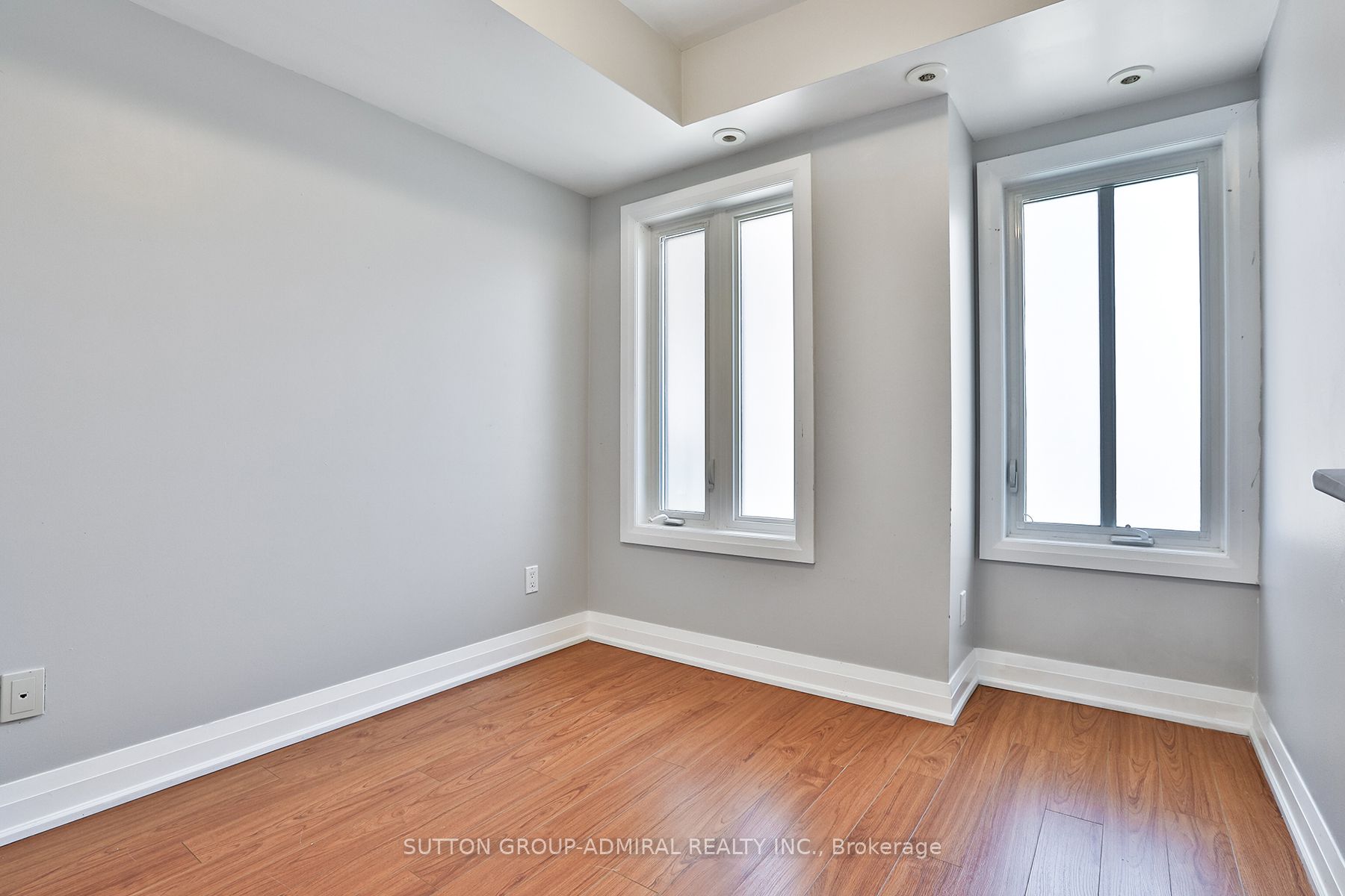 #265 - 318 John Street Property Photo 8